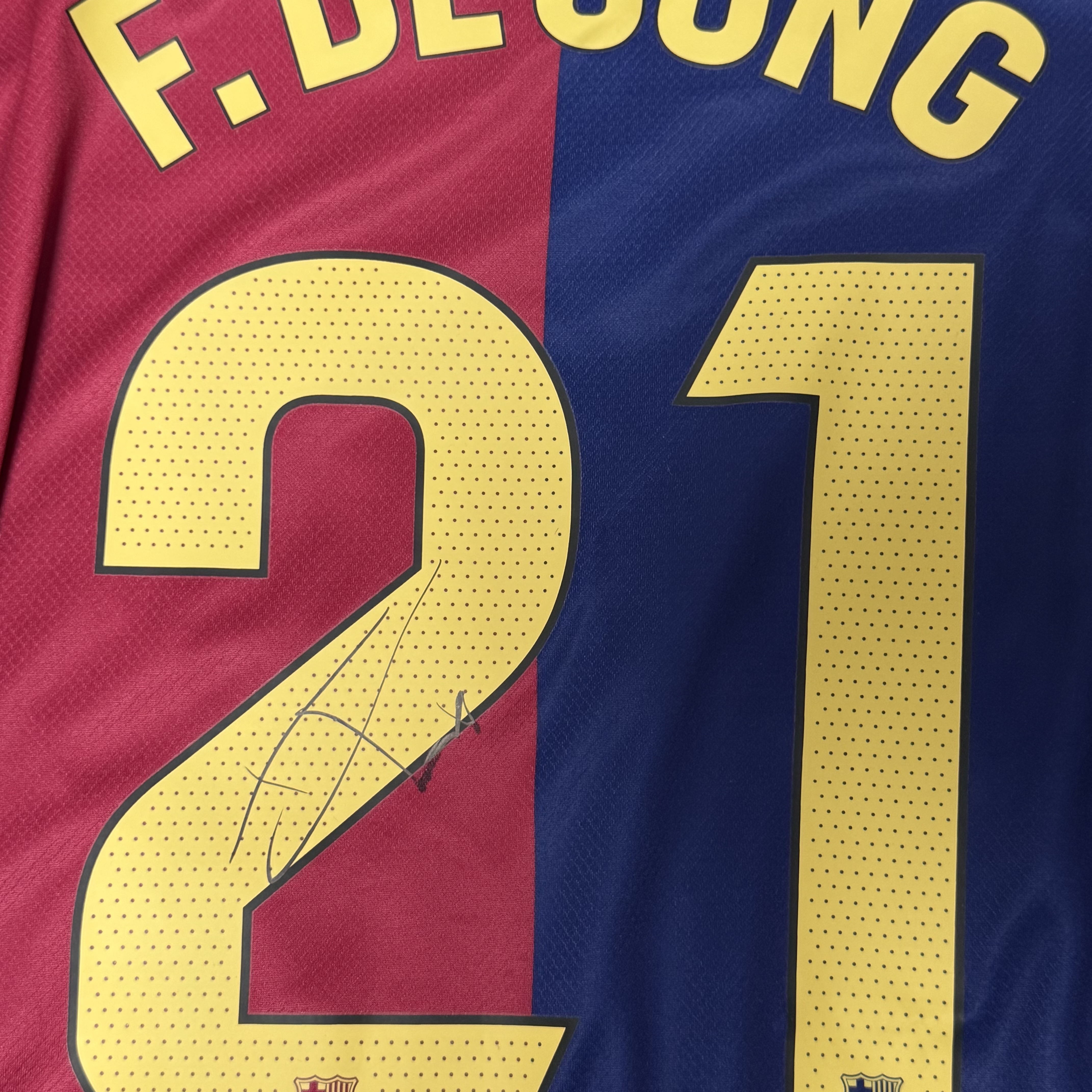 Nike FC Barcelona 2024/25 Dri-Fit Stadium Home Jersey Deep Royal Blue Noble Red (Non Marking Ver.), Nike FC Barcelona 2025/26 Stadium Home Dri-Fit Football Replica Jersey Deep Royal Blue Noble Red (Non Marking Ver.) 착용 스타일 - 3