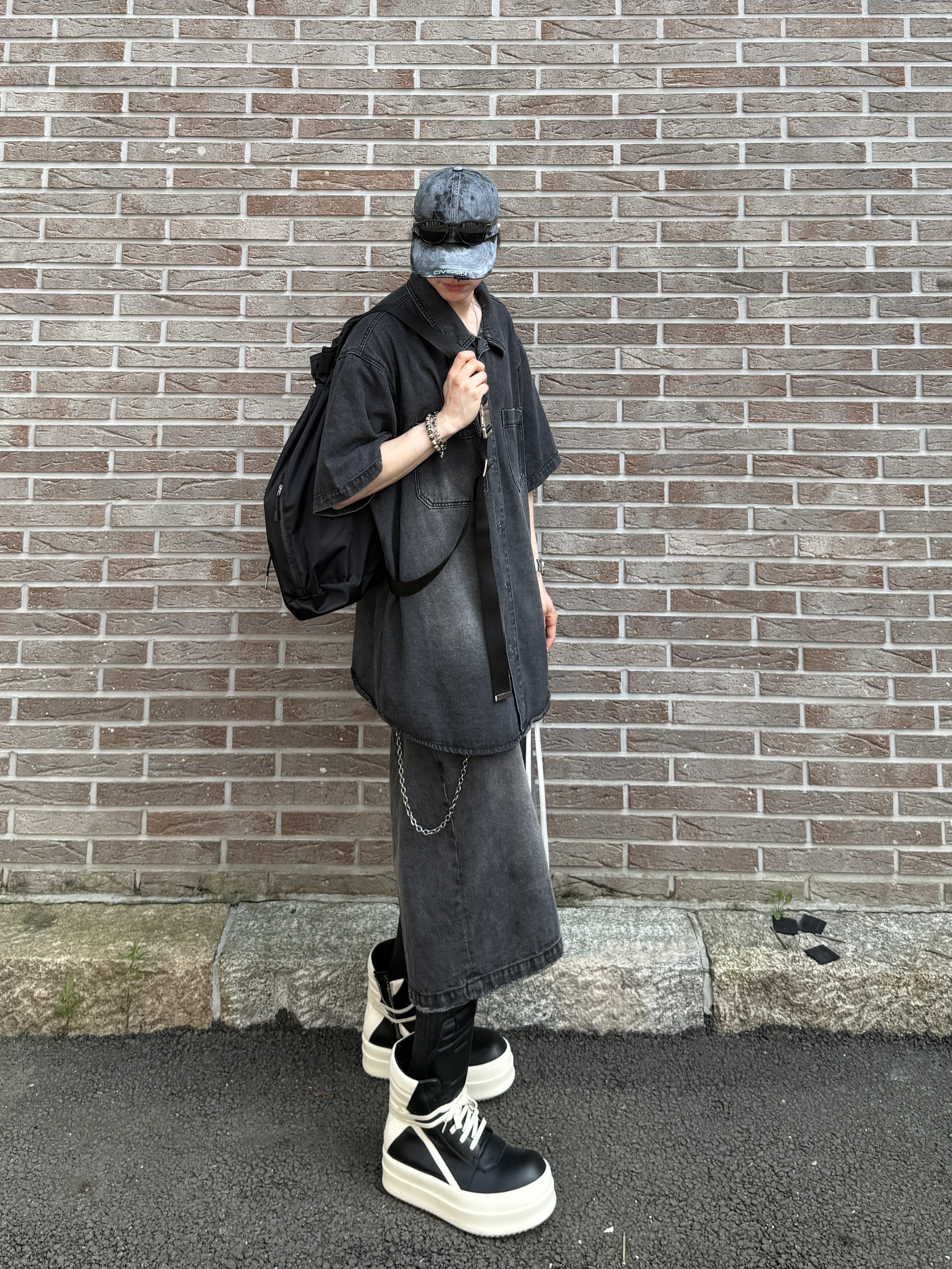 Rick Owens Hollywood Mega Bumper Geobasket in Full Grain Calf Leather Black Milk, MJD x Kamien Double Hole Belt Oak Brown 착용 스타일 - 3