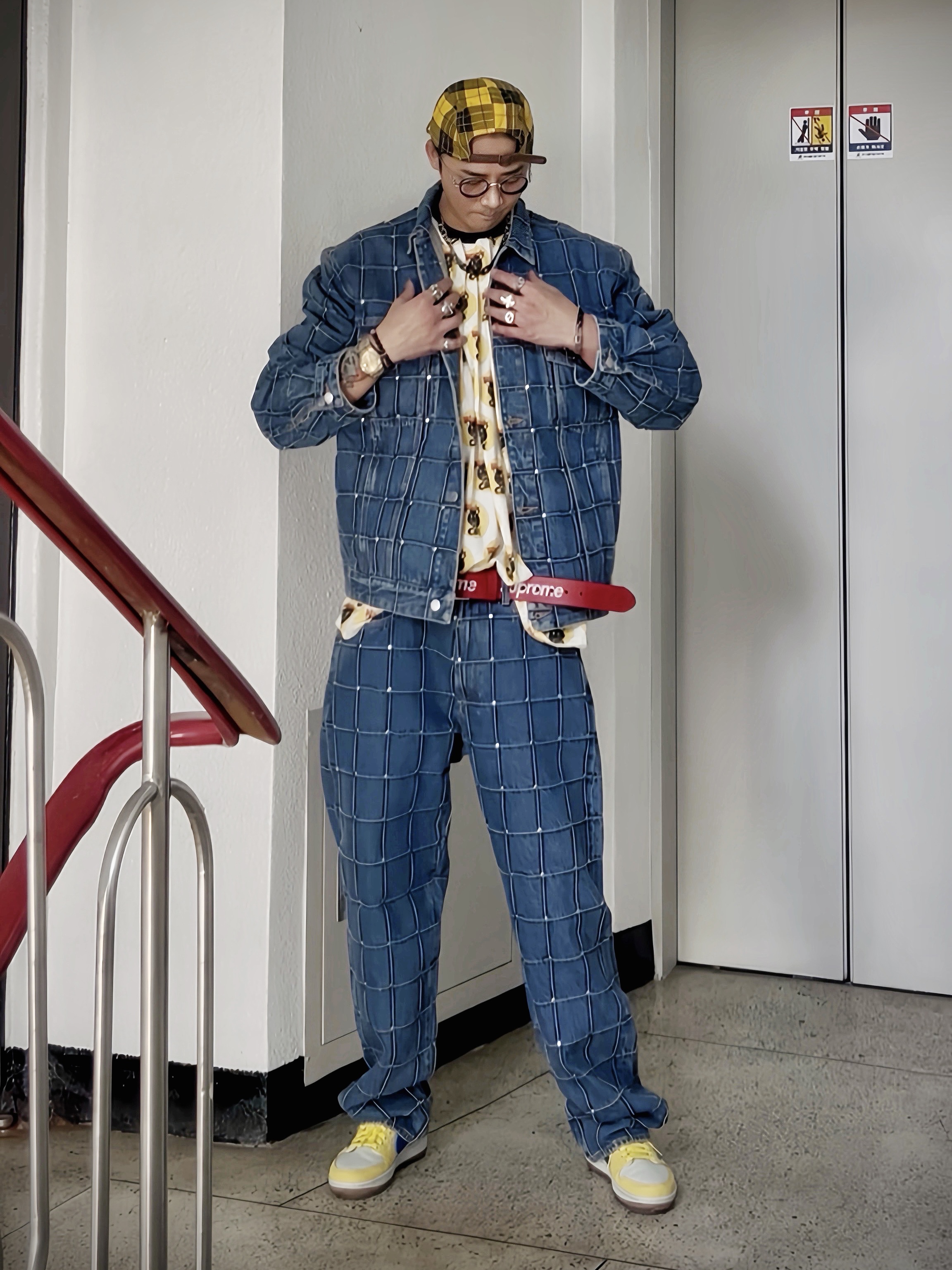 Supreme Washed Chino Twill Camp Cap Yellow Tartan - 20FW, Supreme Black Cat S/S Top Multicolor - 24SS 착용 스타일 - 1