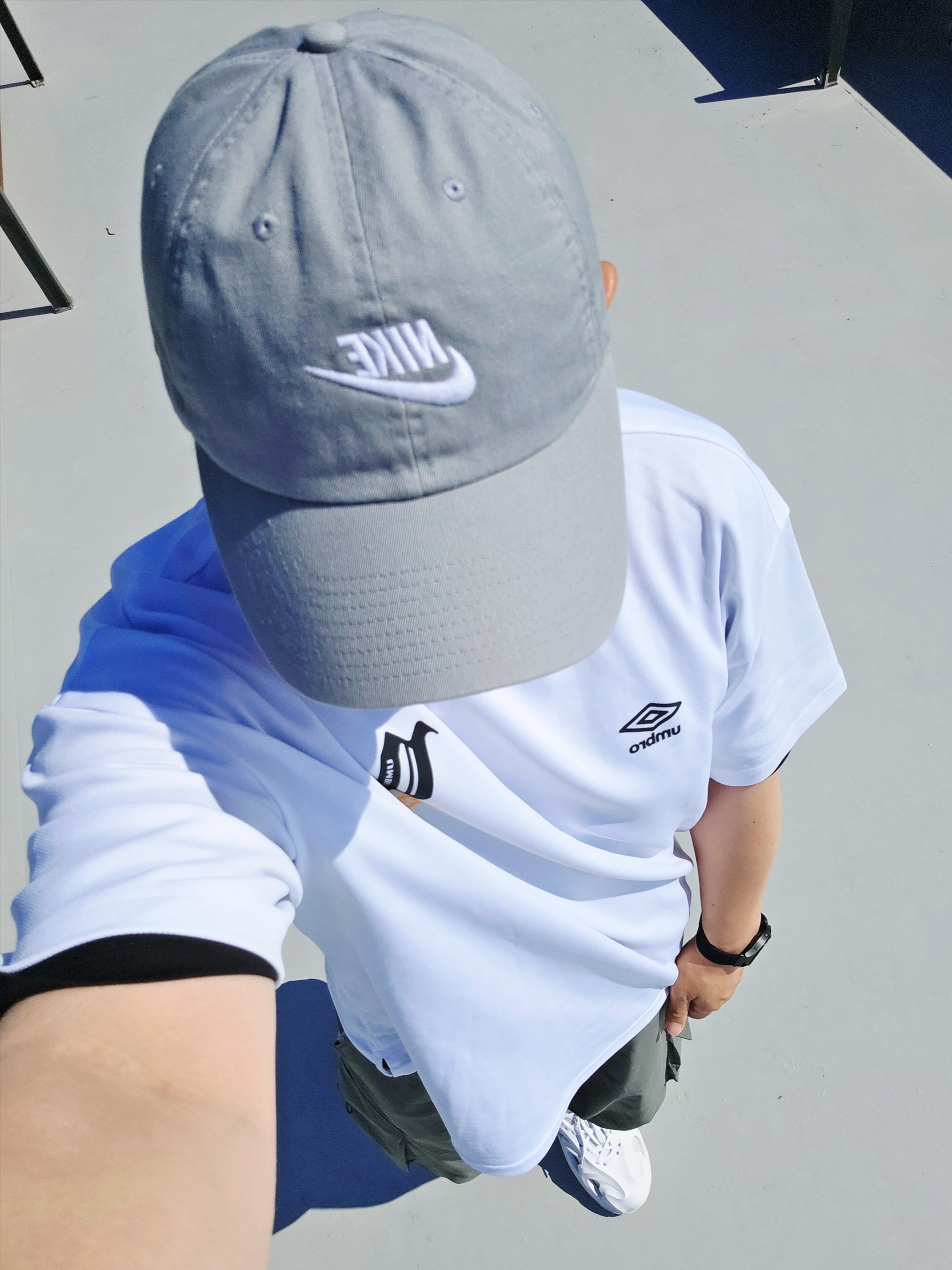 Nike Heritage 86 Futura Washed Cap Particle Grey, Adidas Adifom Q Cloud White Grey 착용 스타일