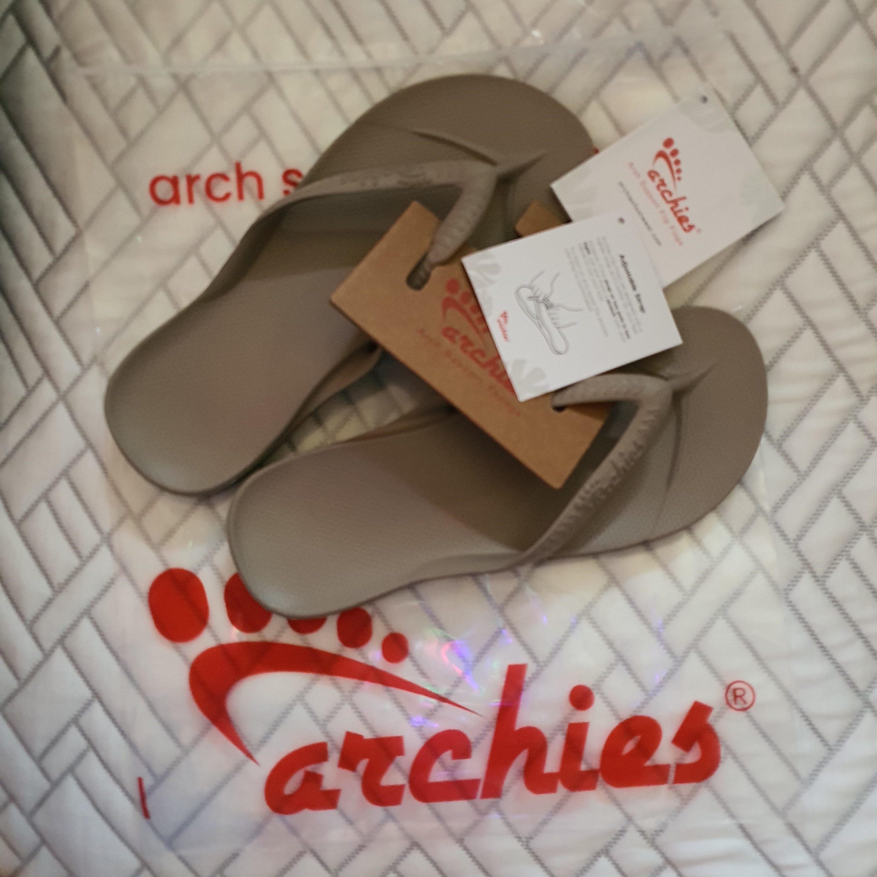 ARCHIES Arch Support Flip Flops Taupe 착용 스타일