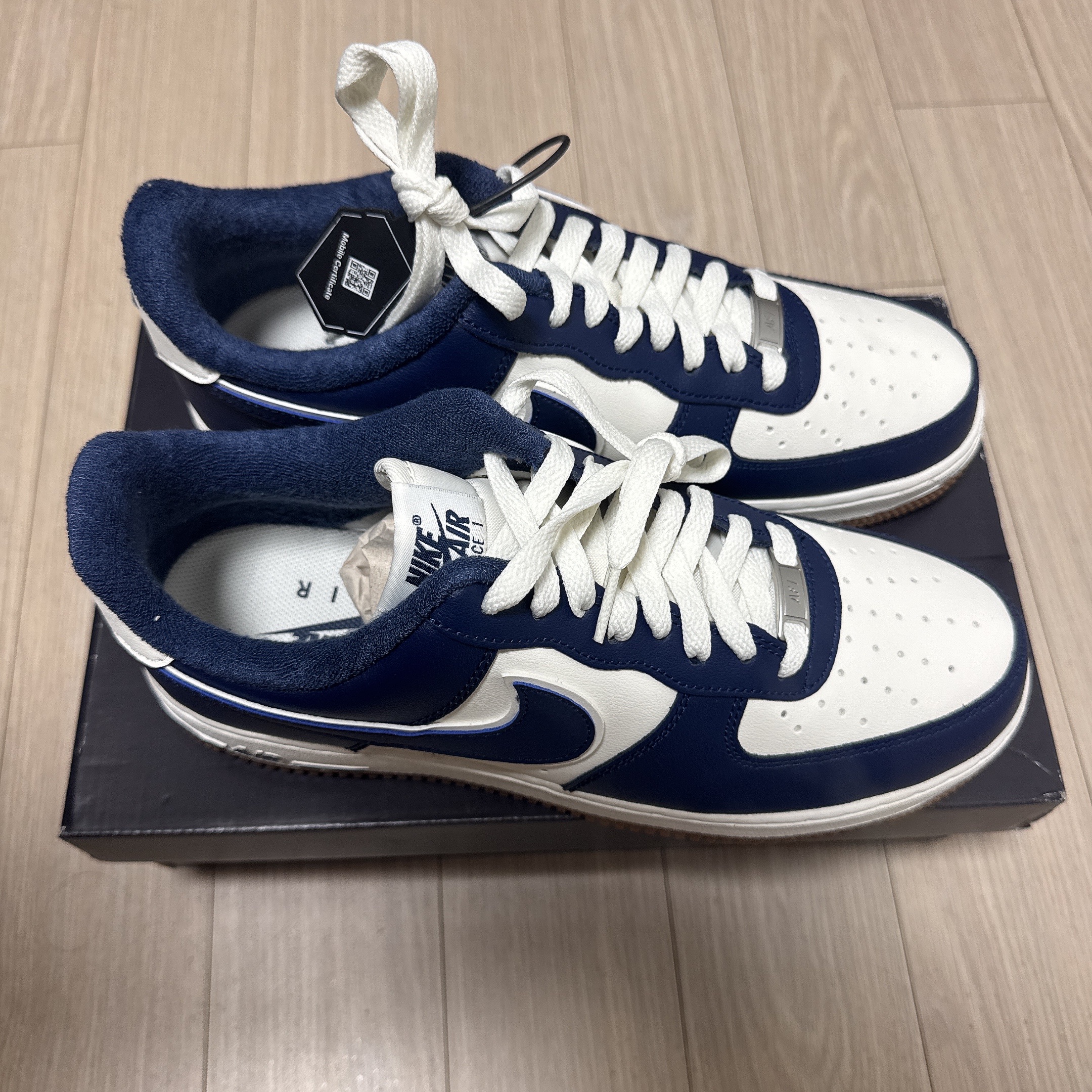 Nike Air Force 1 '07 LV8 Midnight Navy 착용 스타일