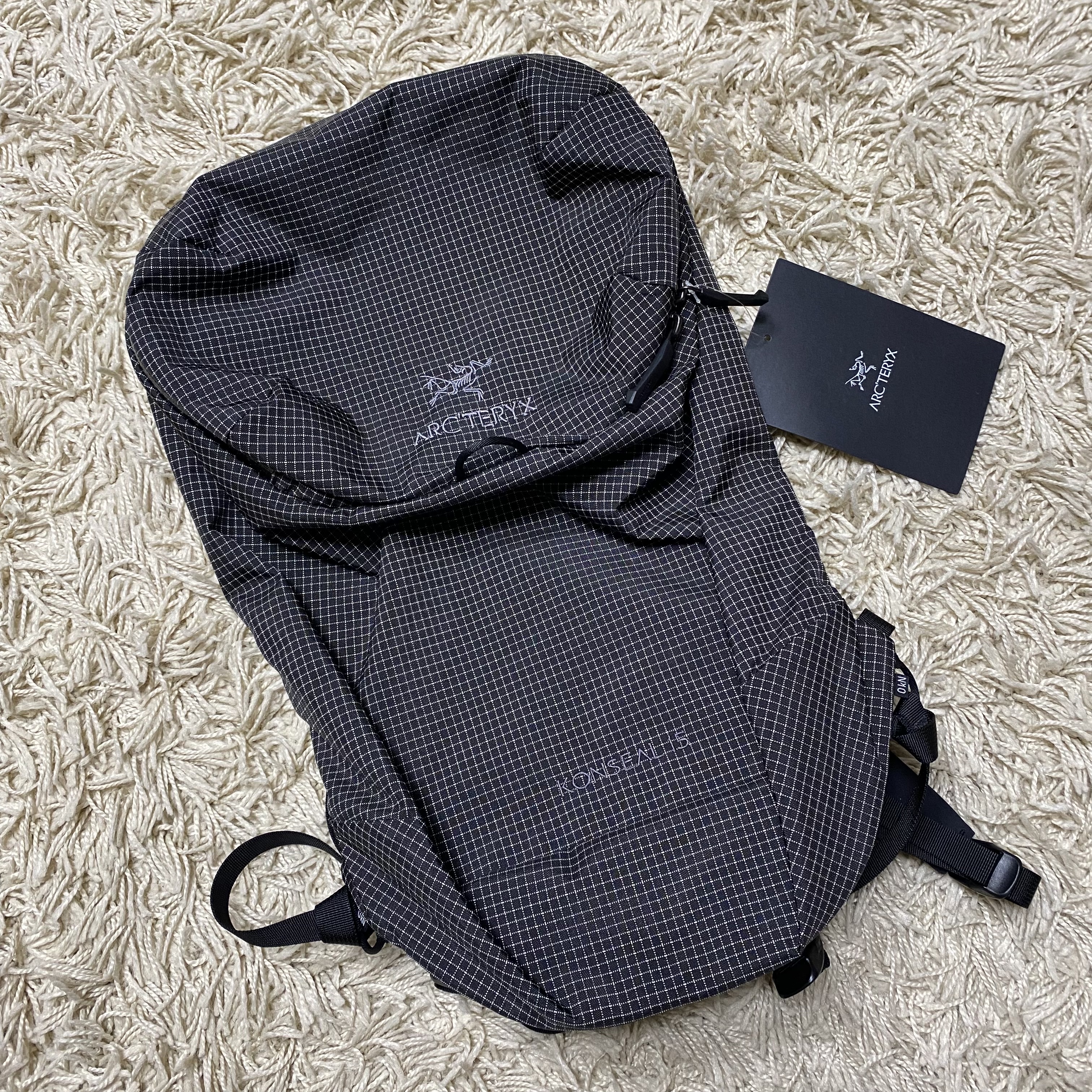 Arc'teryx Konseal 15 Backpack Black 착용 스타일