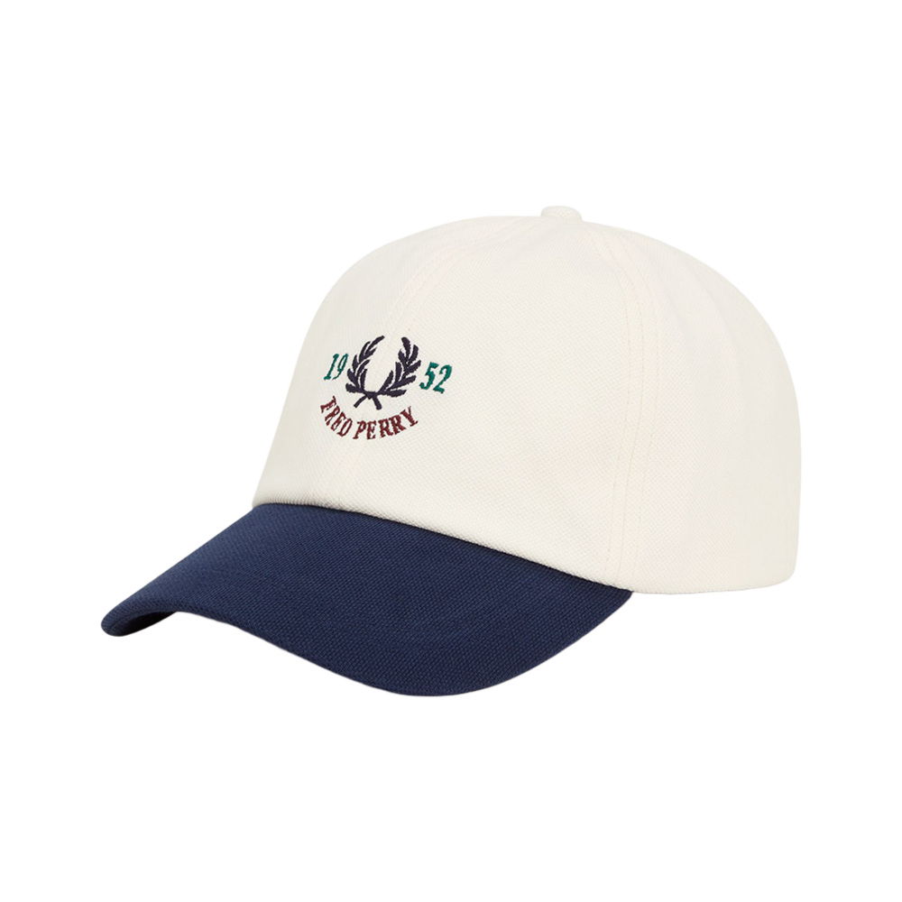 CFPU2519675-560 Fred Perry Clubhouse 1952 Graphic Pique Cap Ecru