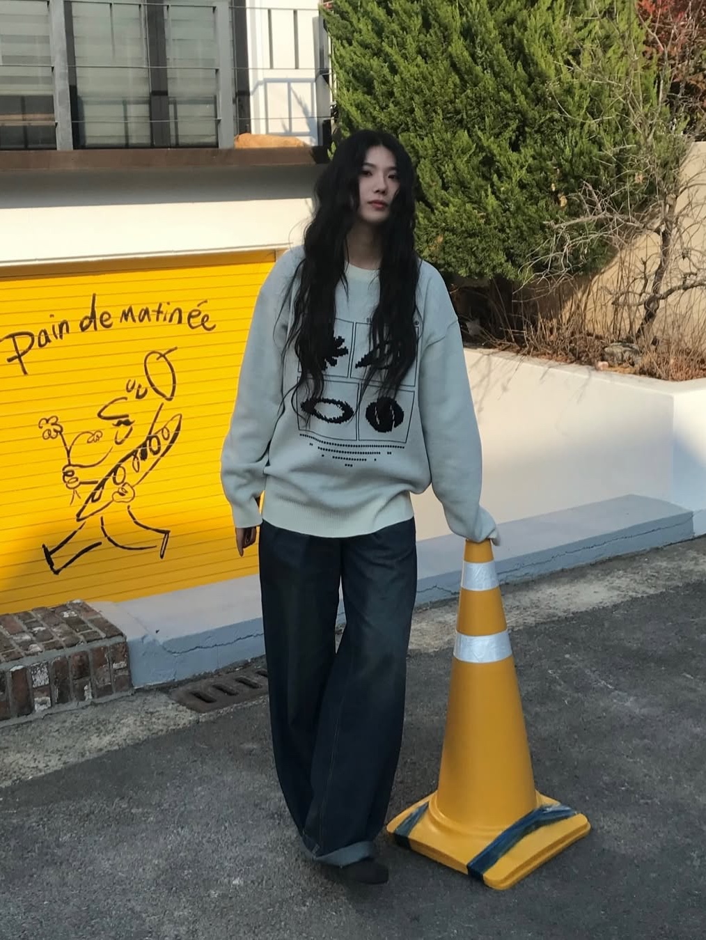 SLOW RECORD HOUSE Universe Logo Knit Ivory 착용 스타일 - 2