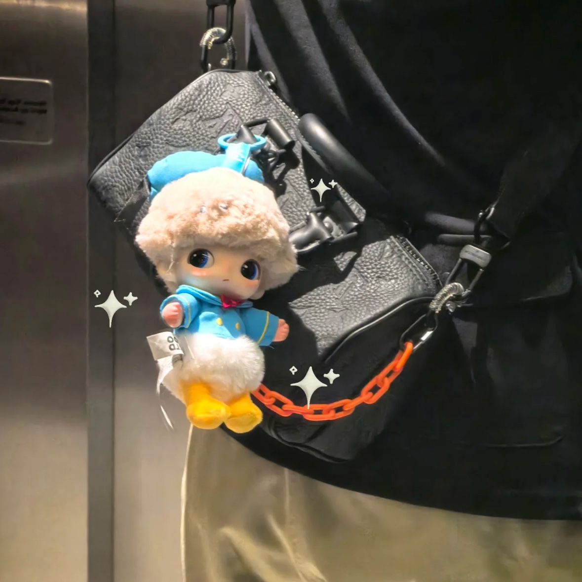 Pop Mart Pop Mart Dimoo World x Disney Series Plush Keyring Donald Duck's Singing (Opened Case), Pop Mart Dimoo World x Disney Series Plush Keyring Sealed Case (6 Blind Boxes) 착용 스타일