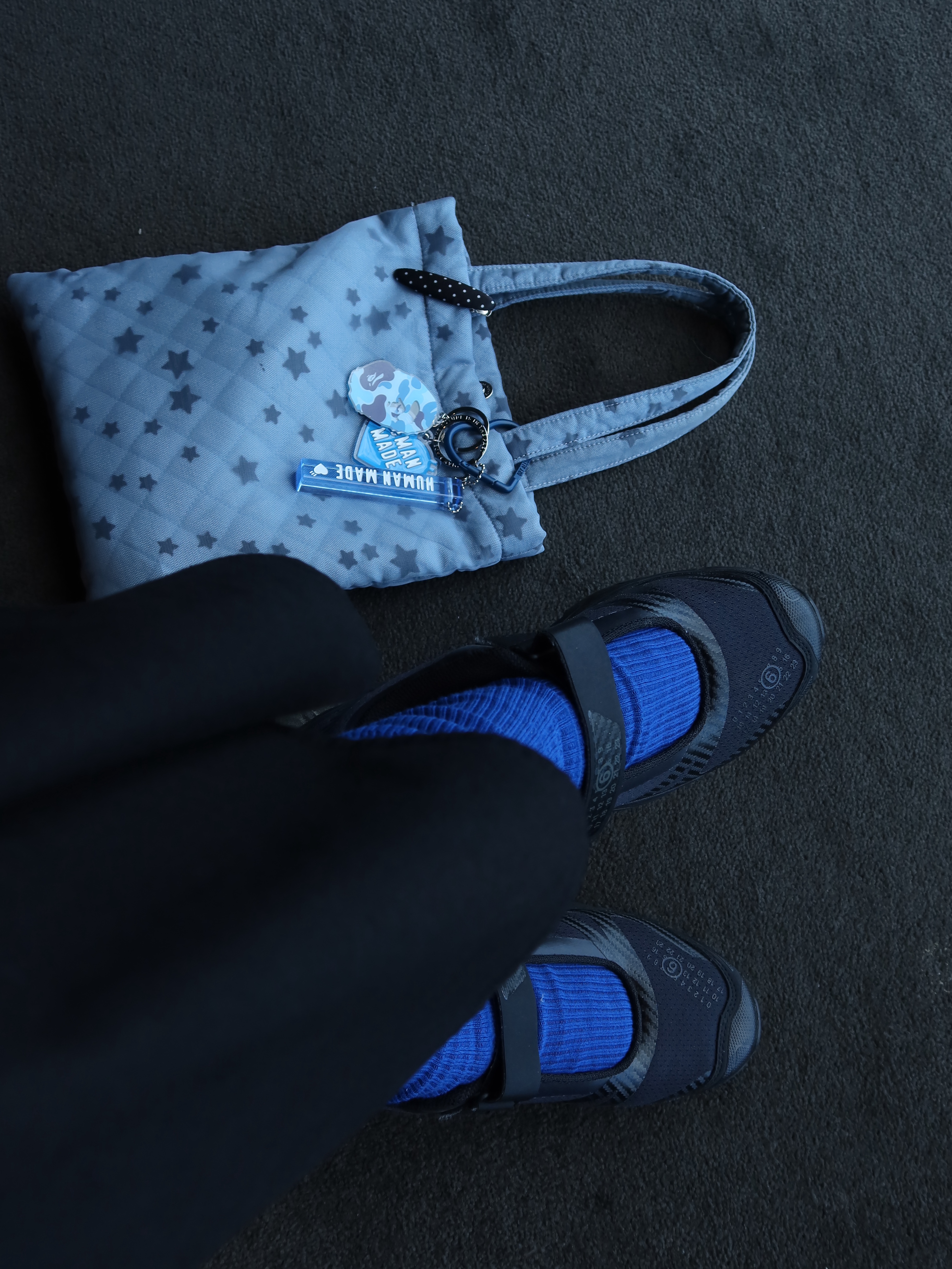 Salomon x MM6 Maison Margiela XT-Marie Jeanne Black Soft Clay, Human Made Acrylic Keychain Blue 착용 스타일