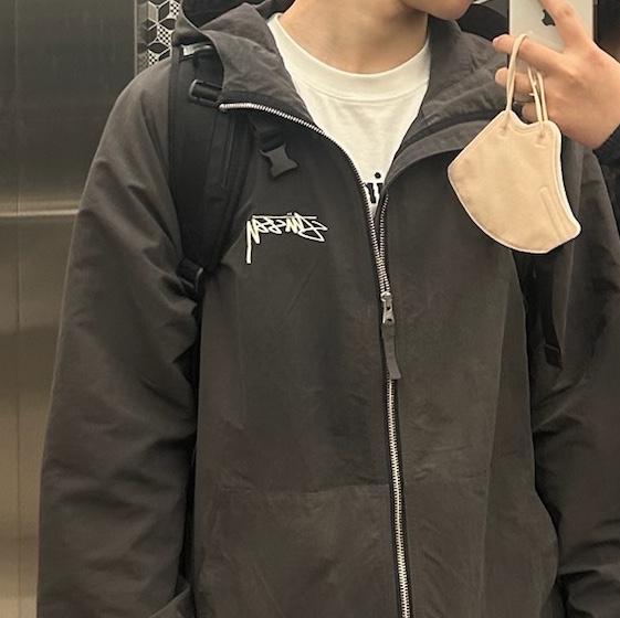 Stussy Wave Dye Beach Shell Jacket Black 착용 스타일 - 1
