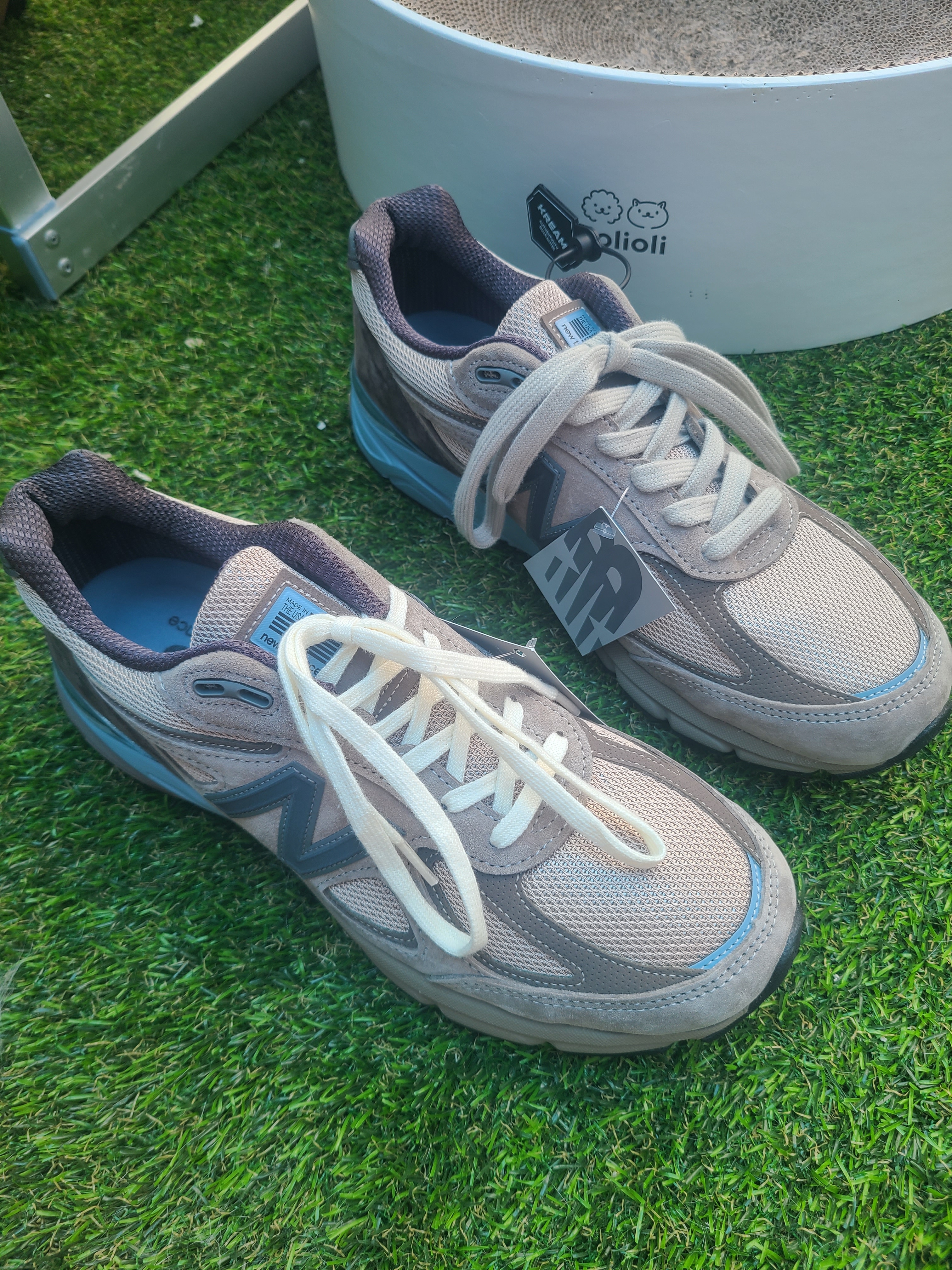 New Balance x Auralee 990v4 Made in USA London Fog 착용 스타일 - 1