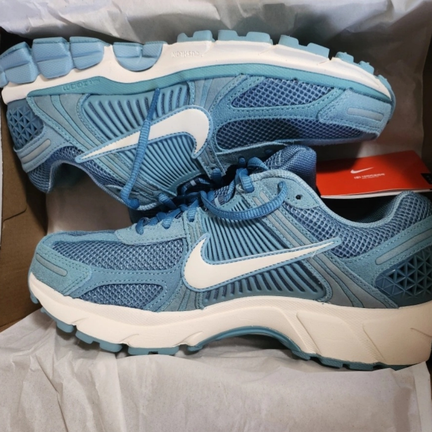 Nike Zoom Vomero 5 Denim Turquoise Pale Ivory 착용 스타일