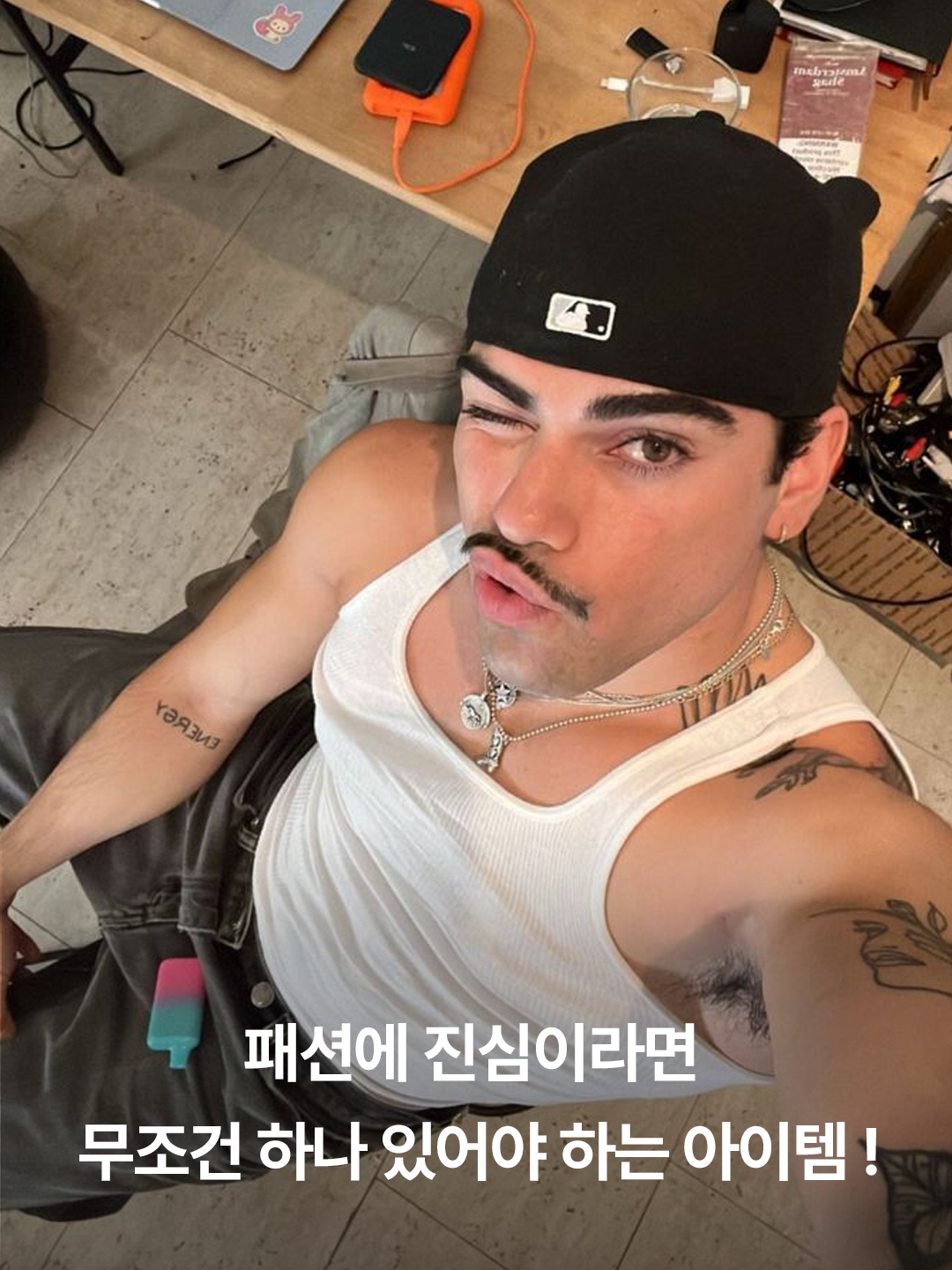 New Era x Undefeated New York Yankees 59FIFTY Fitted Cap Black, Thisisneverthat x New Era x MLB New York Yankees 59Fifty Classic Navy 착용 스타일 - 2