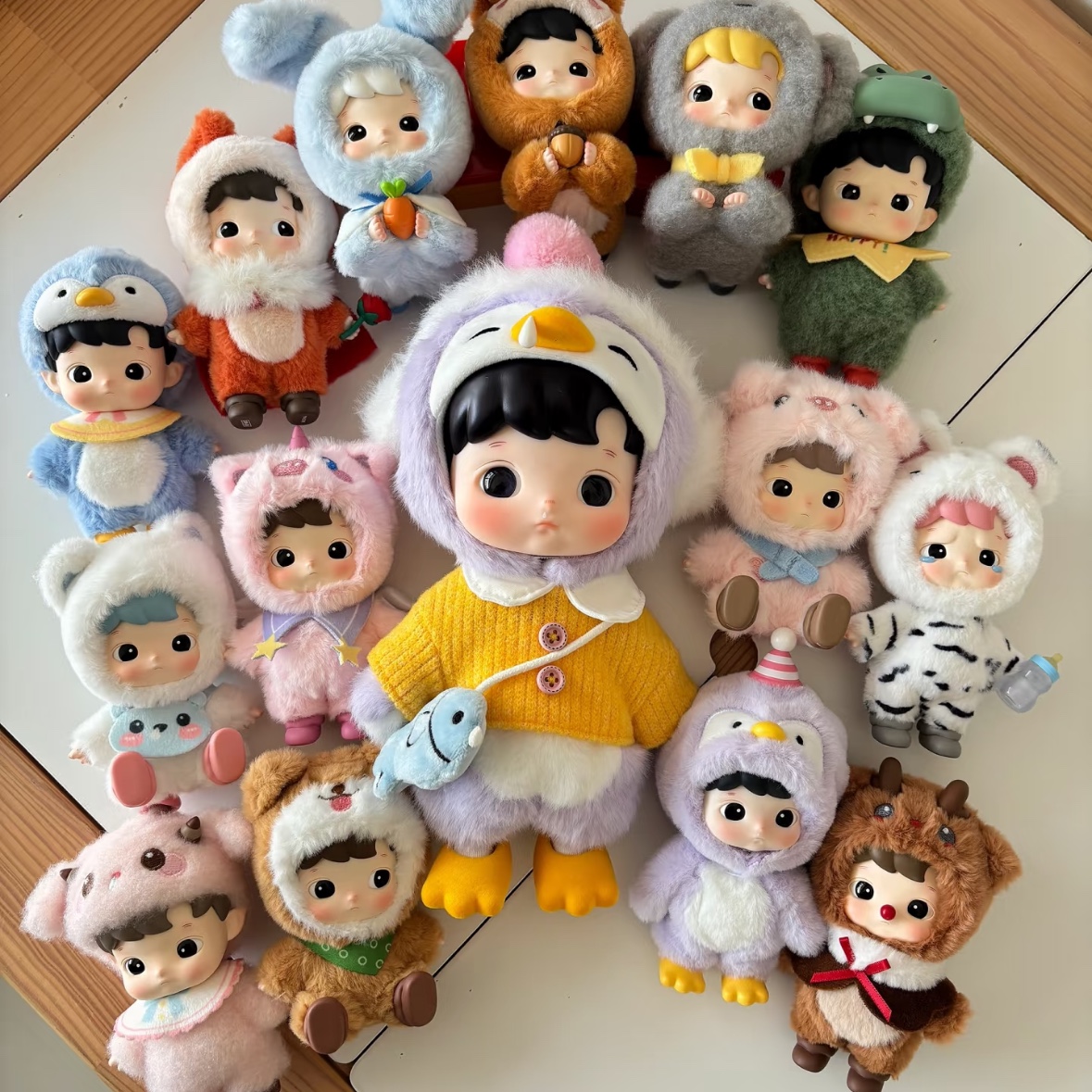 Pop Mart Hacipupu Snuggle With You Series Figures Sealed Case (12 Blind Boxes) 착용 스타일