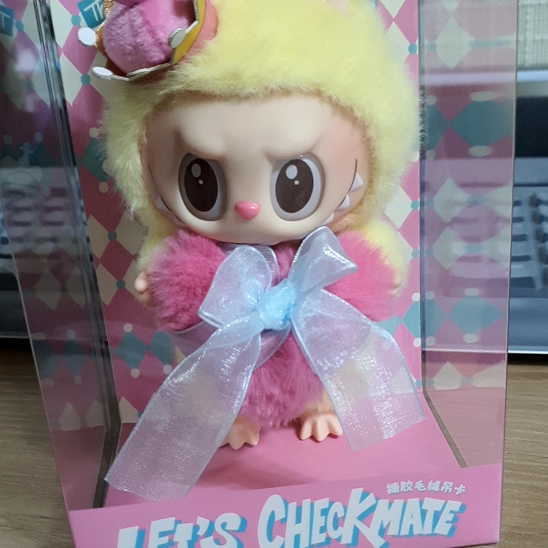 Pop Mart The Monsters Checkmate Series Plush Keyring 착용 스타일 - 1
