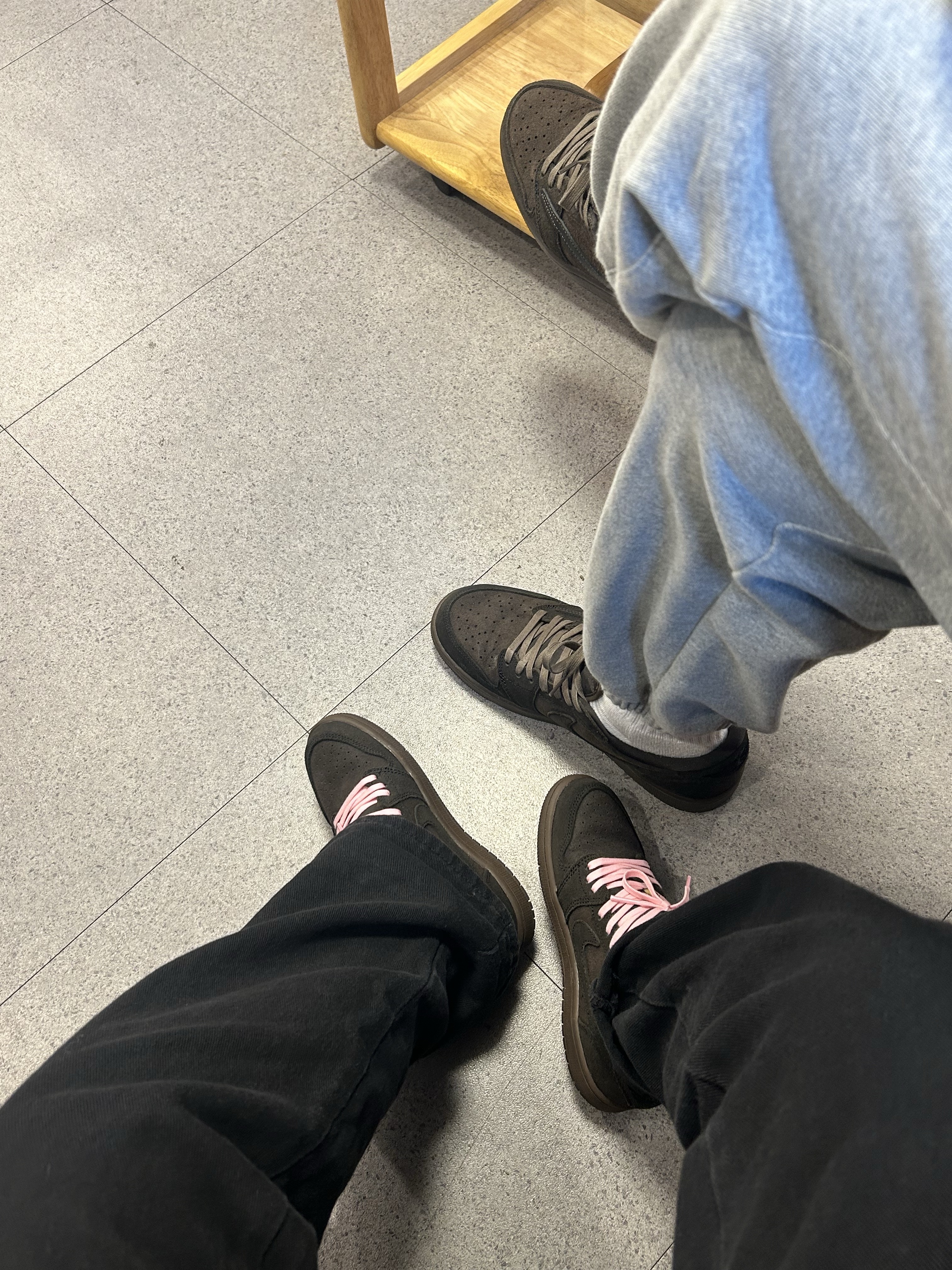 Jordan 1 x Travis Scott Retro Low OG SP Velvet Brown and Dark Mocha, (PS) Jordan 1 x Travis Scott Retro Low OG SP Velvet Brown and Dark Mocha 착용 스타일