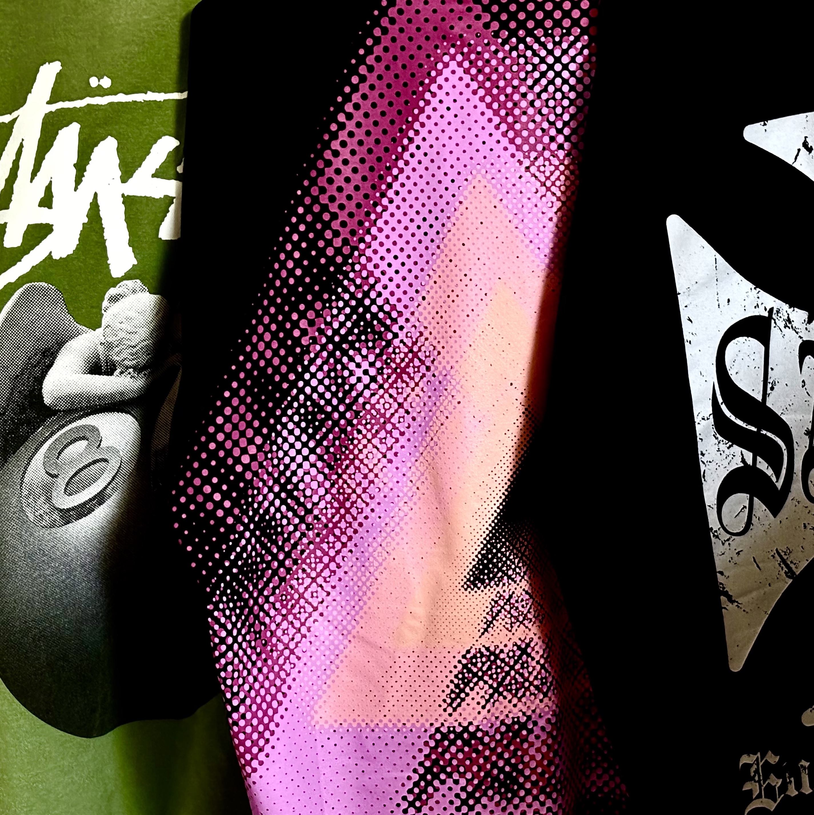 [KREAM 단독] Sapiens Neo Sapiens Over Fit Short Sleeves Black, Stussy Angel T-Shirt Green 착용 스타일