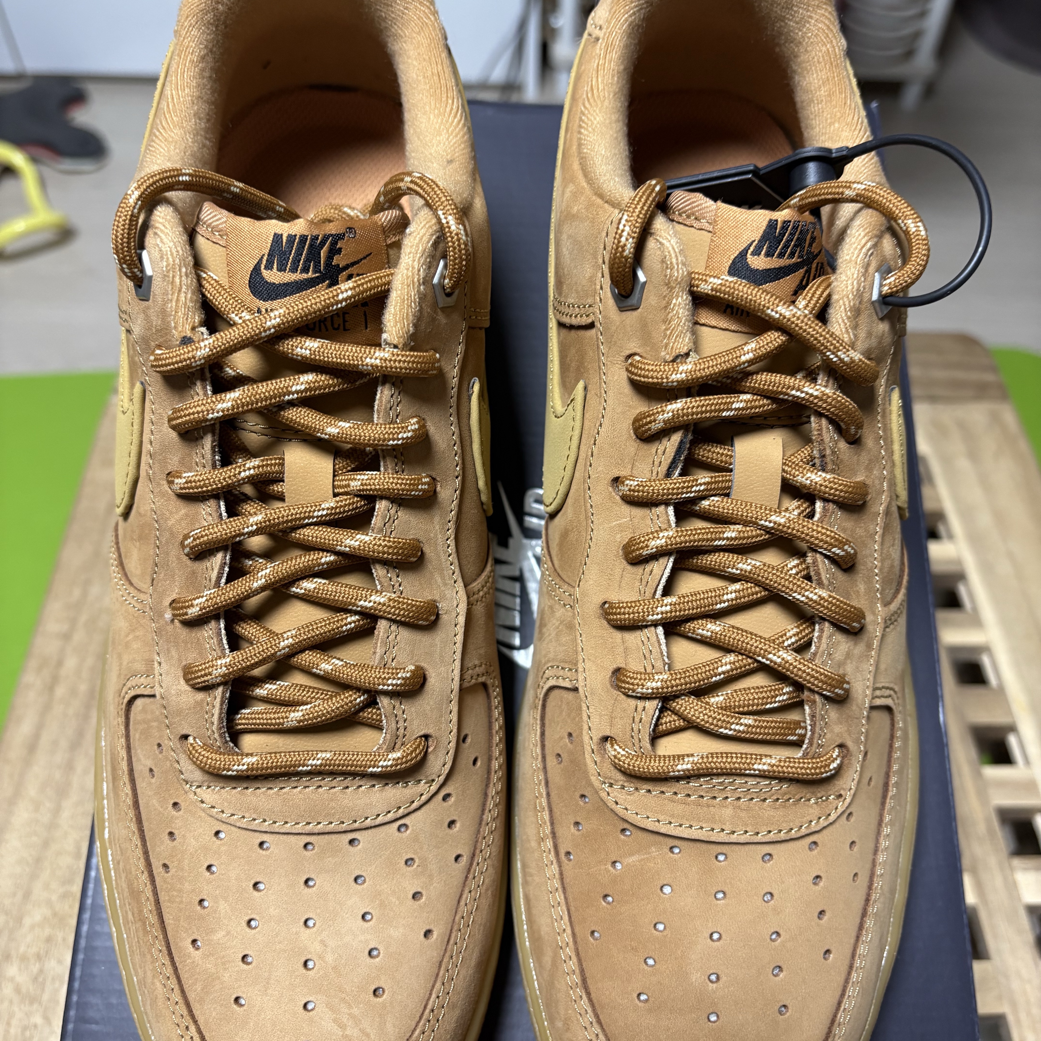 Nike Air Force 1 '07 WB Flax 착용 스타일 - 4