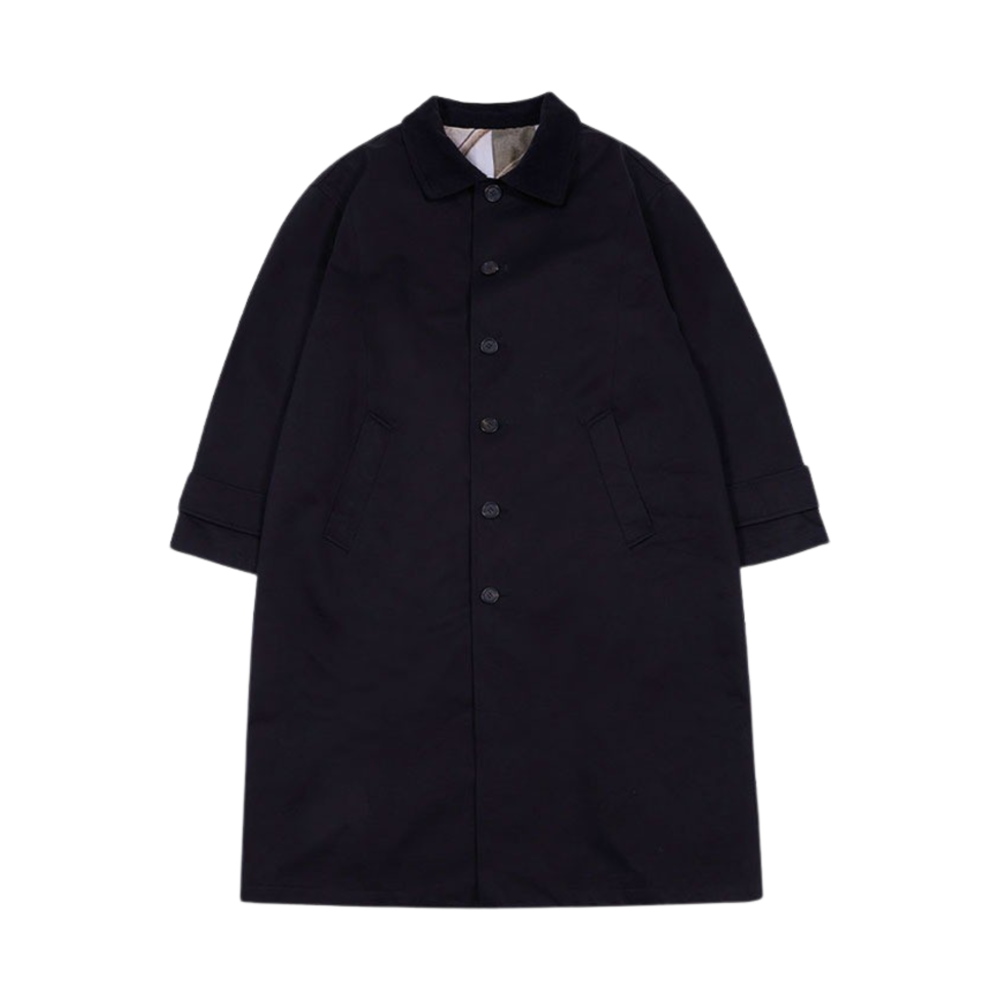 더뮤지엄비지터 코듀로이 칼라 맥 코트 블랙