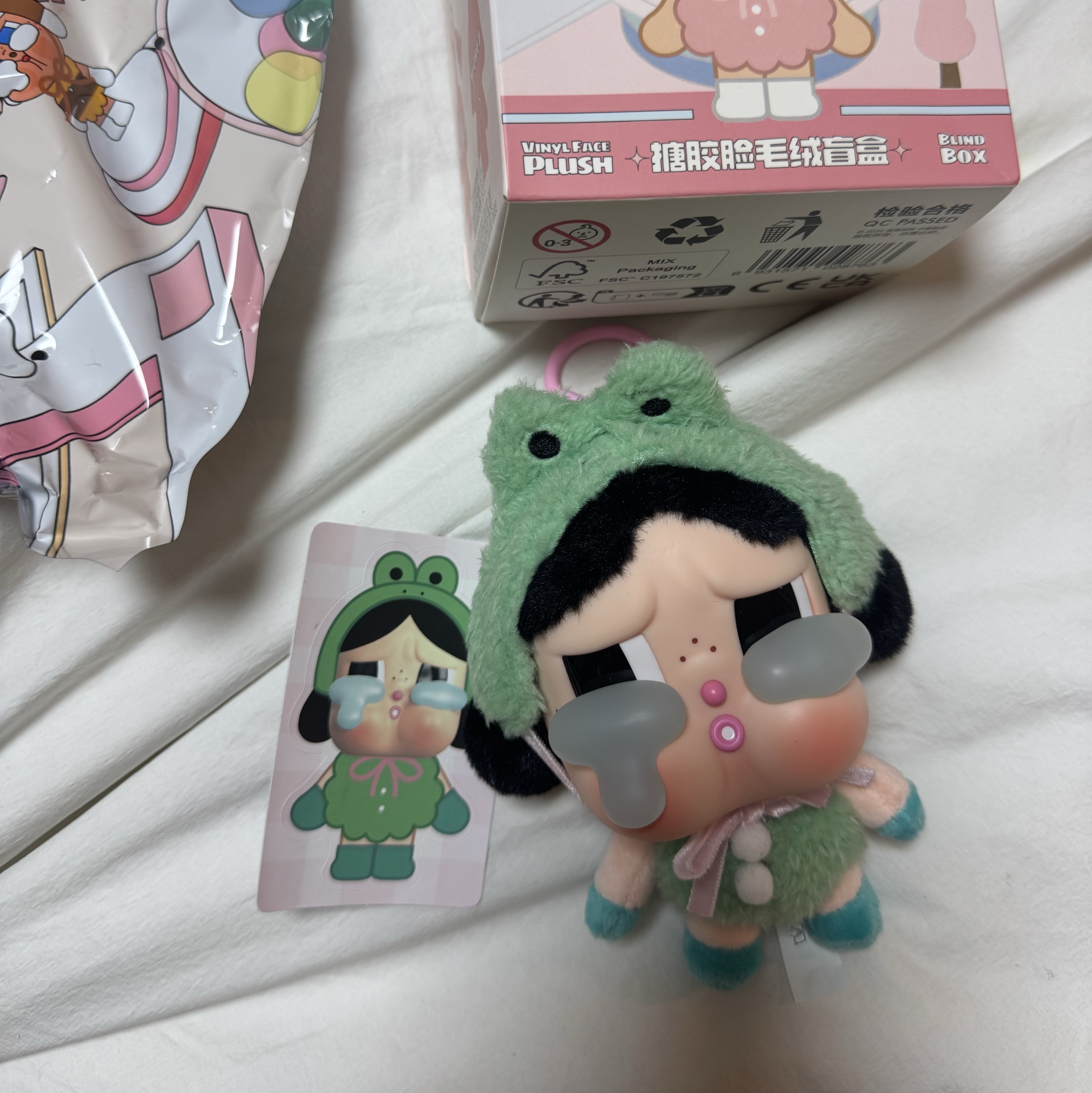 Pop Mart Crybaby Crying Again Series Plush Keyring Sealed Case (1 Blind Box) 착용 스타일