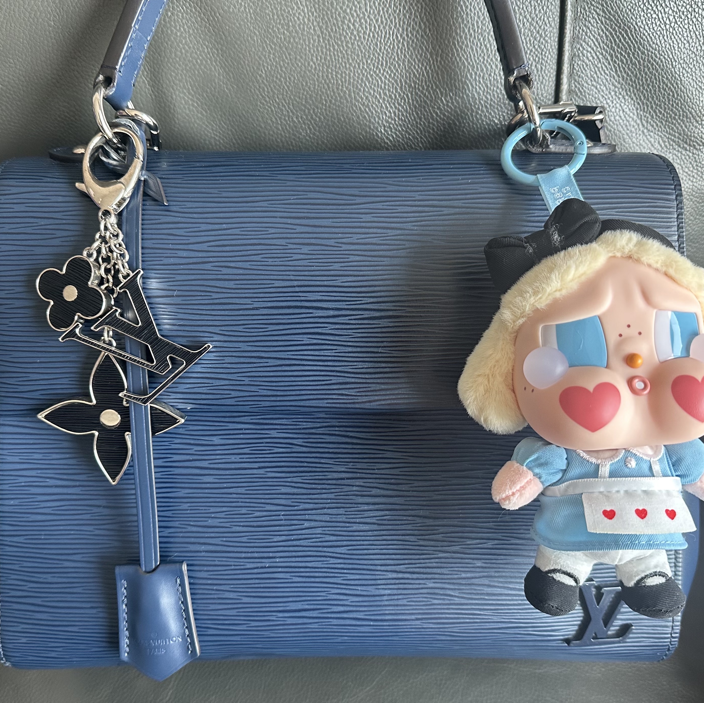 Pop Mart Crybaby Crying Again Series Plush Keyring Sealed Case (6 Blind Boxes) 착용 스타일 - 2