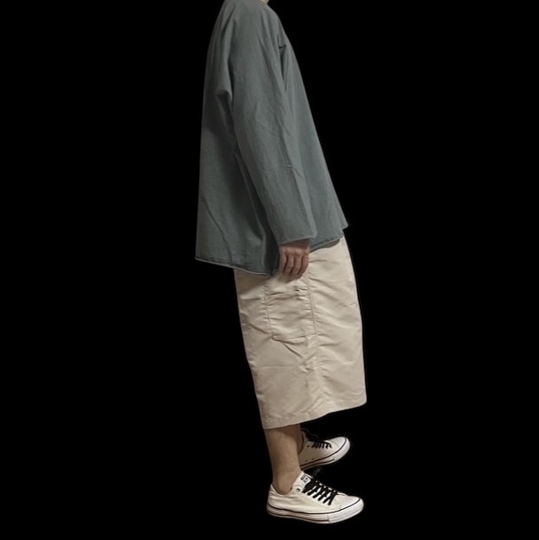MJD x Koin Seoul Two Tuck Re-Nylon Wide Carpenter Bermuda Pants Beige 착용 스타일