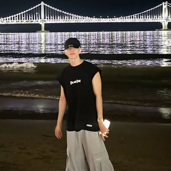 Undermycar Mu.49 Anti Fxxking Logo Play Oversized Cargo Sweat Pants Olive, Undermycar Mu.49 Anti Fxxking Logo Play Oversized Cargo Sweat Pants Melange Gray 착용 스타일