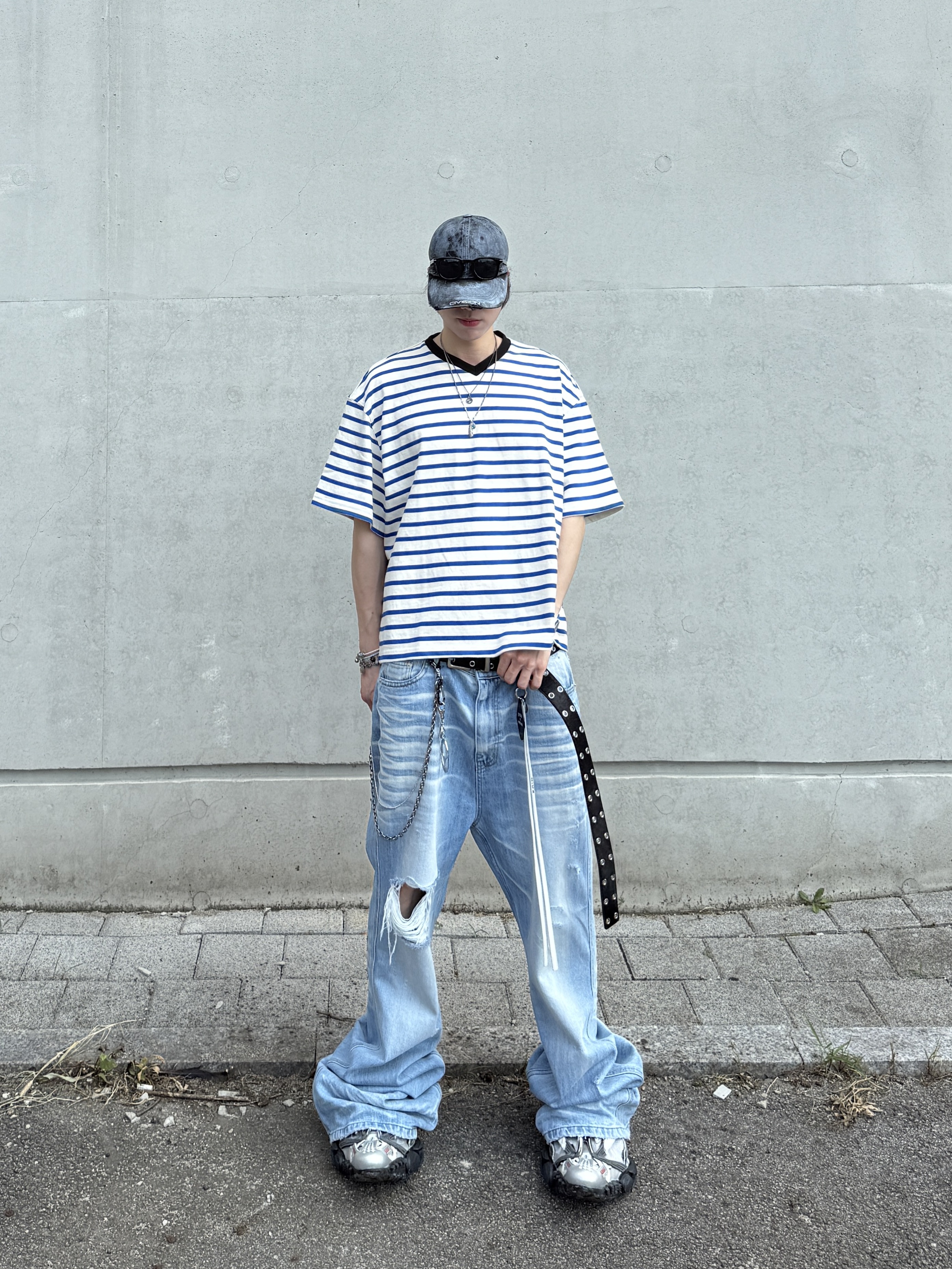 Nonnod Cropped V-neck T-shirt Blue stripe, Kamien x MJD Double Hole Belt Black Shearling Calfskin 착용 스타일 - 9