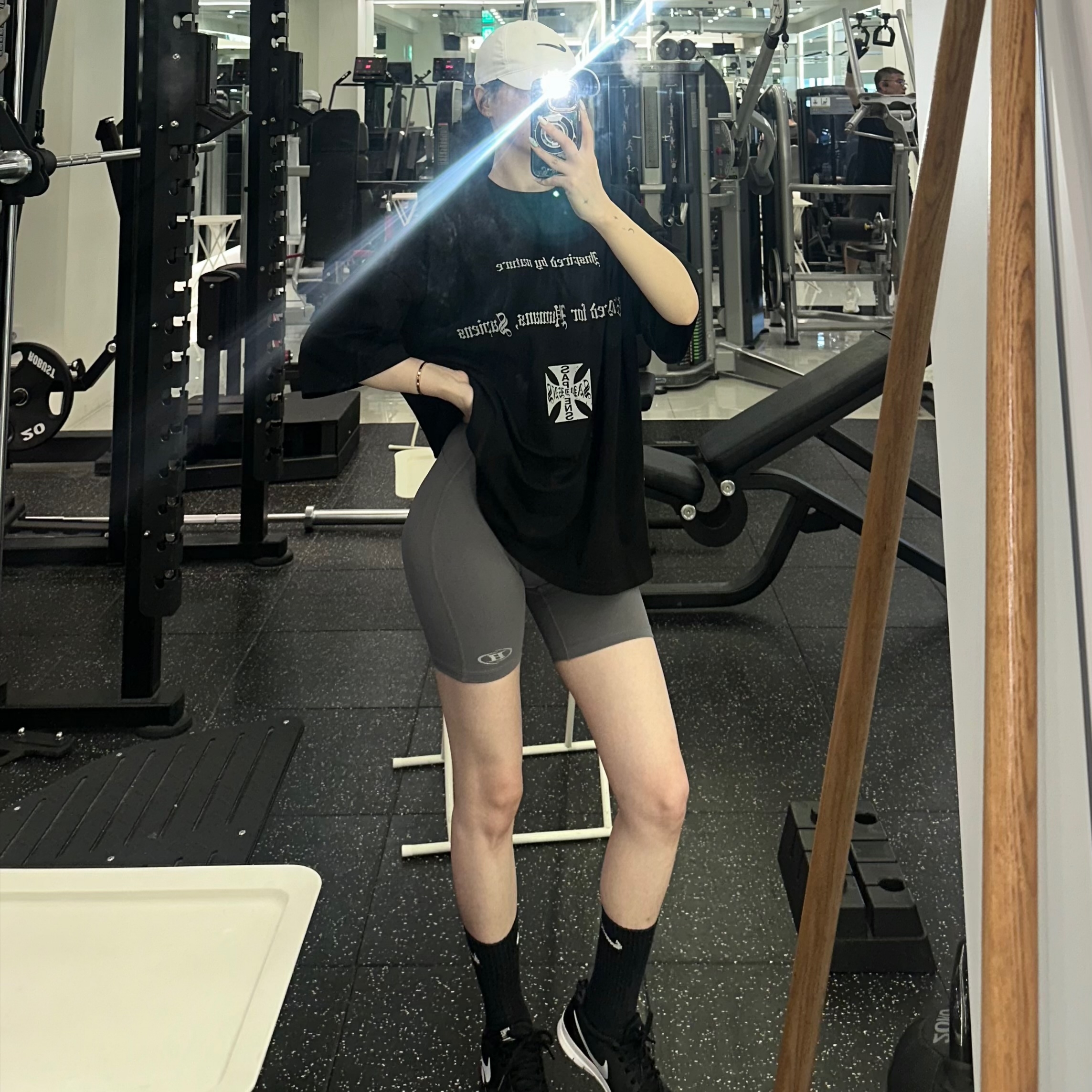 Sapiens Engineered Over Fit Short Sleeves Black 착용 스타일 - 1