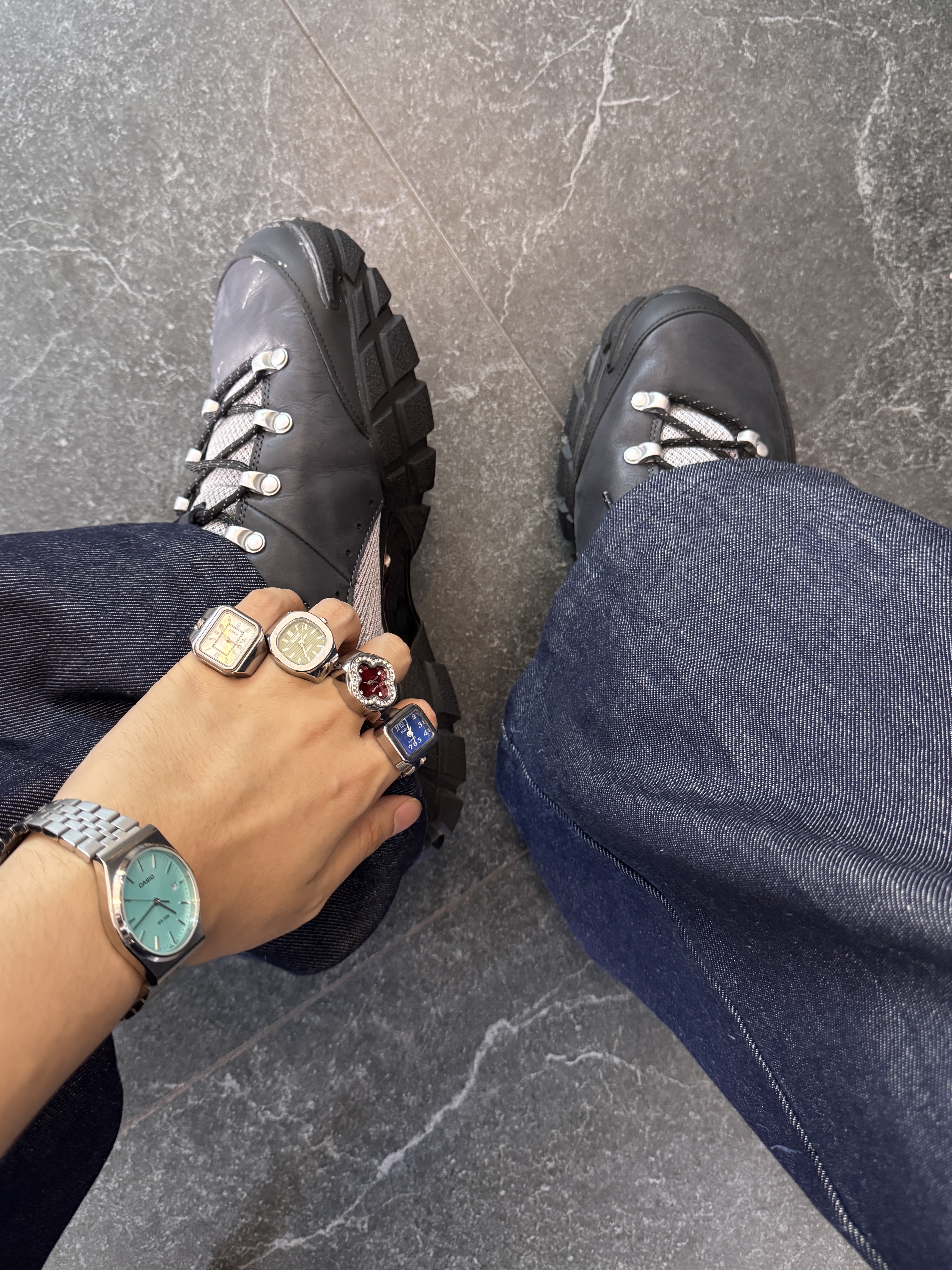 Casio MTP-B145D-2A1V, Puma x Skepta Forever Mid Boots Flat Dark Gray Puma Silver 착용 스타일 - 1