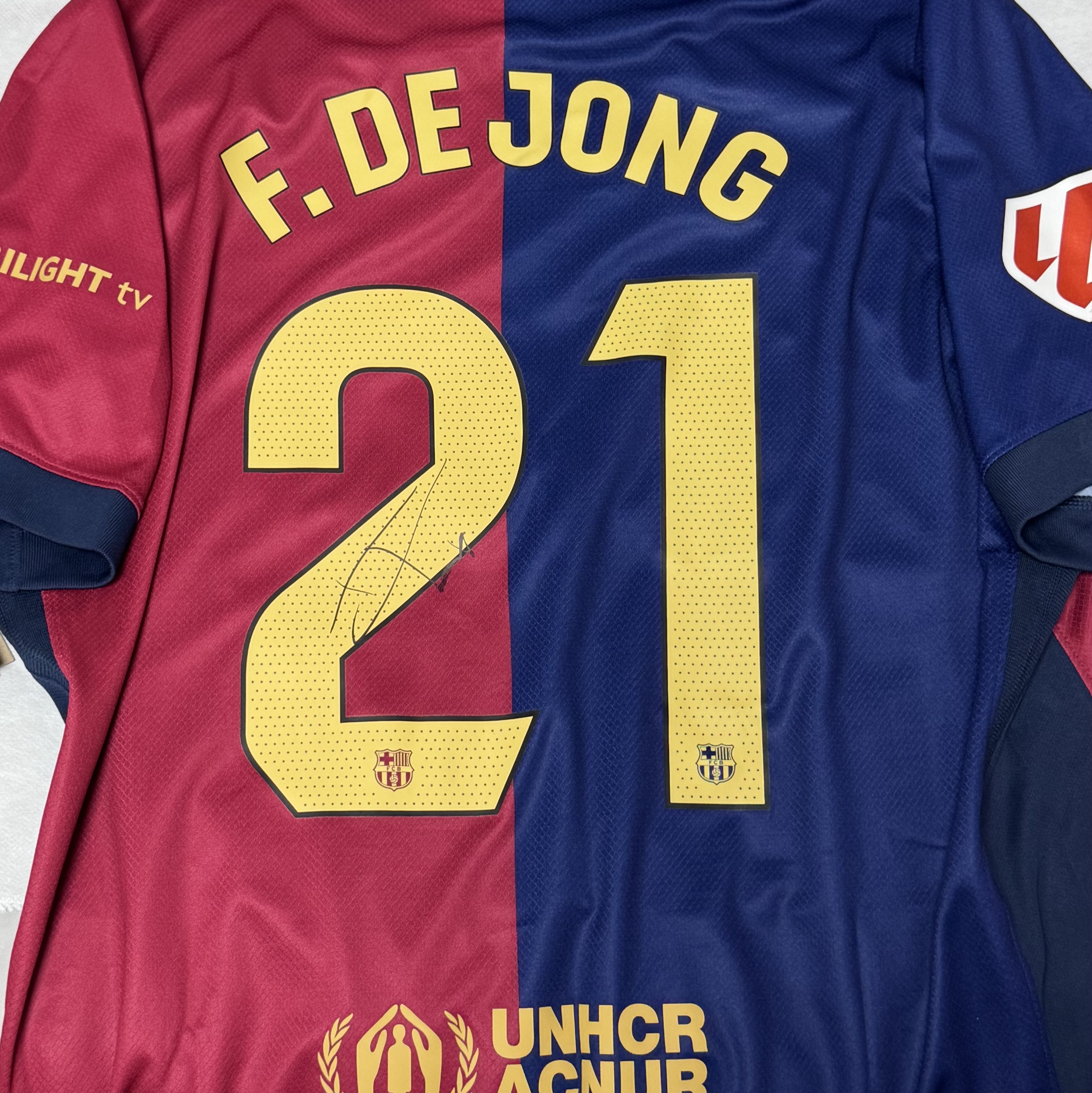 Nike FC Barcelona 2024/25 Dri-Fit Stadium Home Jersey Deep Royal Blue Noble Red (Non Marking Ver.), Nike FC Barcelona 2025/26 Stadium Home Dri-Fit Football Replica Jersey Deep Royal Blue Noble Red (Non Marking Ver.) 착용 스타일 - 1