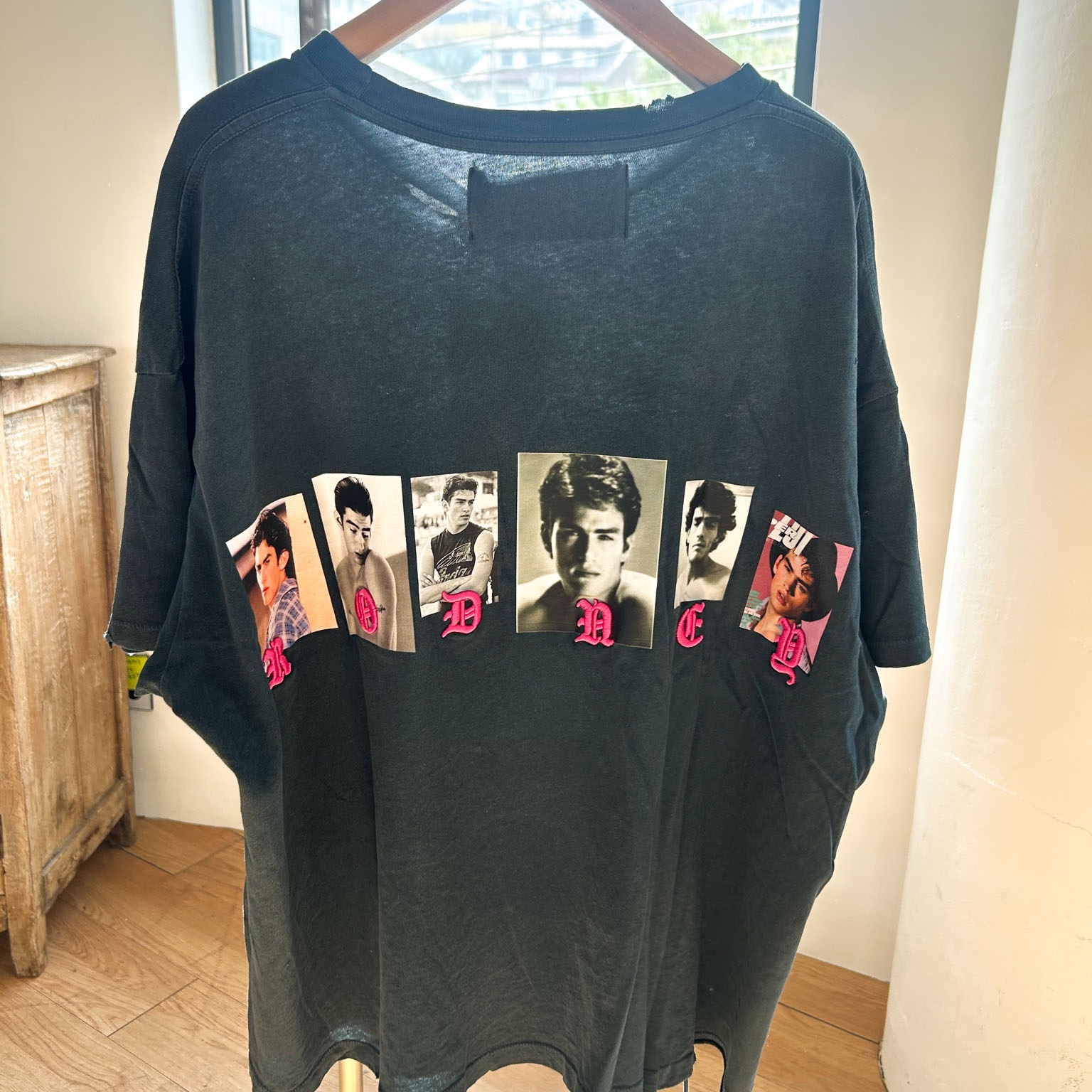 Paly Hollywood Memorial T-Shirt Black 착용 스타일 - 2