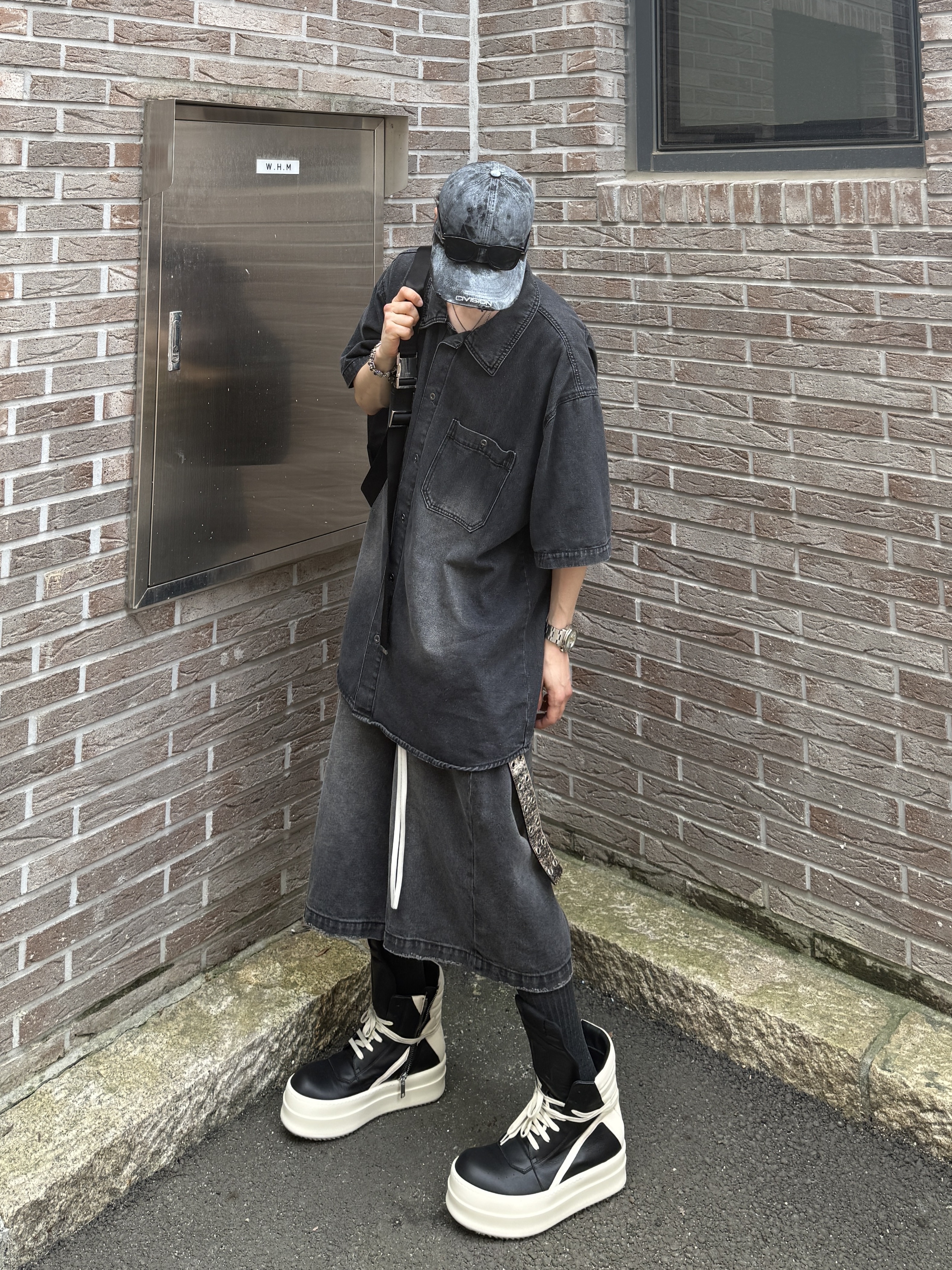 Rick Owens Hollywood Mega Bumper Geobasket in Full Grain Calf Leather Black Milk, MJD x Kamien Double Hole Belt Oak Brown 착용 스타일 - 4