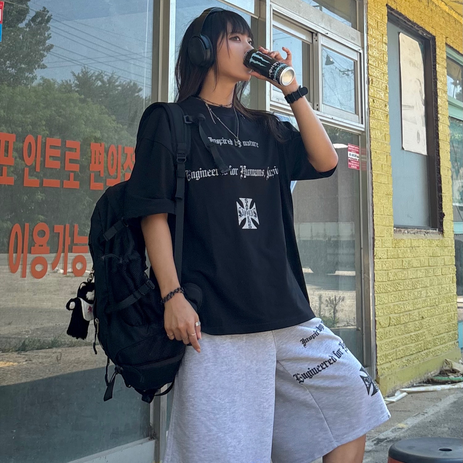 Sapiens Engineered Over Fit Short Sleeves Black, [KREAM 단독] Sapiens Engineered Over Fit Shorts Gray 착용 스타일 - 3
