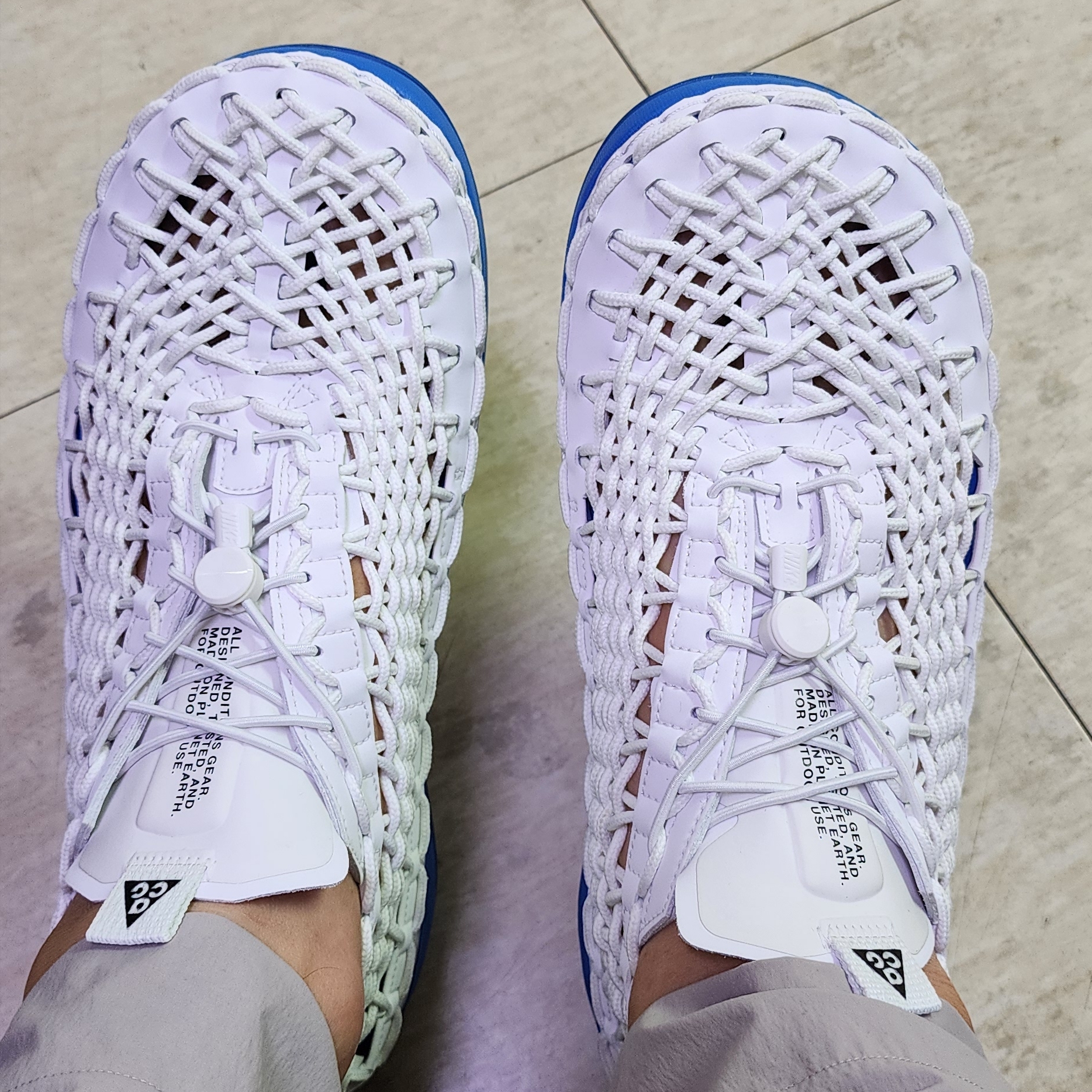 Nike ACG Watercat+ Summit White Light Photo Blue 착용 스타일 - 1