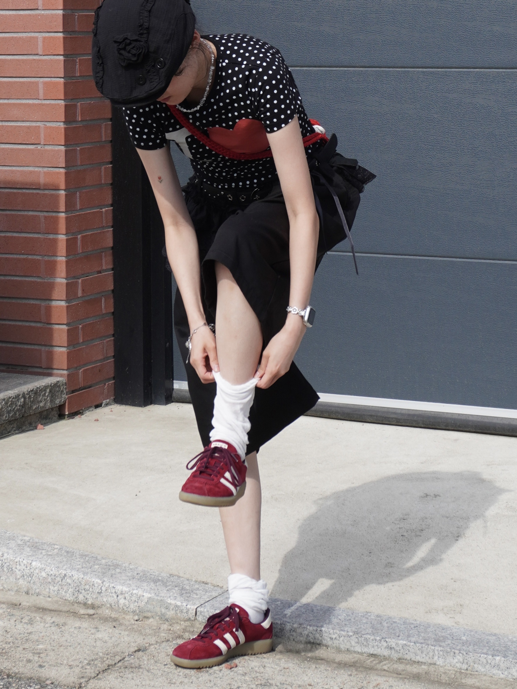 Adidas Bermuda College Burgundy 착용 스타일 - 3
