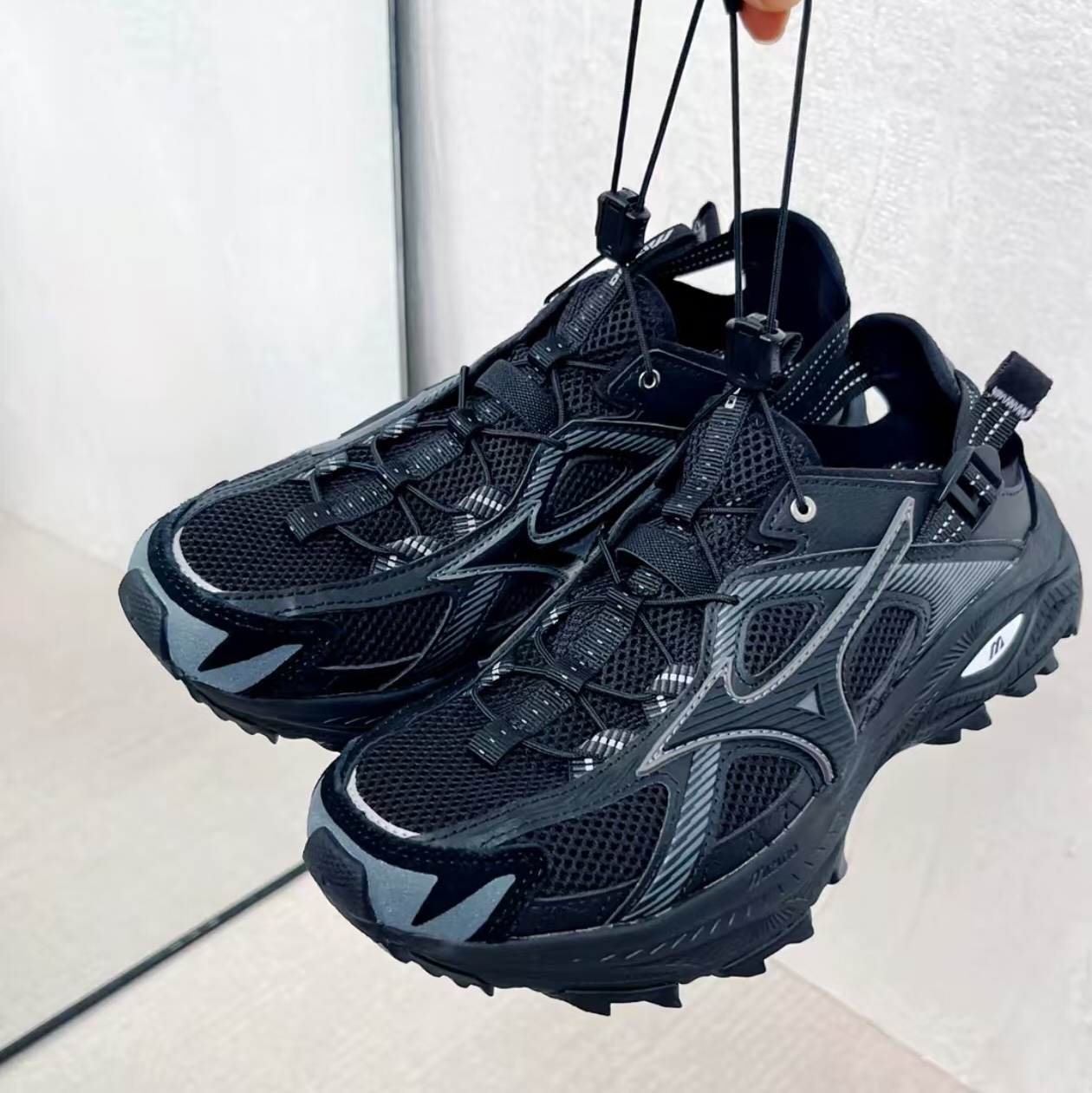 Mizuno Racer Trail SE Black, Hoka Hopara Black Castle Rock 착용 스타일