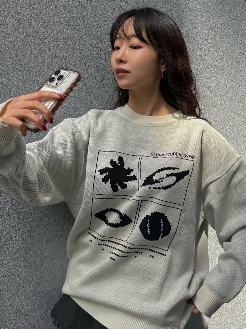 SLOW RECORD HOUSE Universe Logo Knit Ivory 착용 스타일 - 2