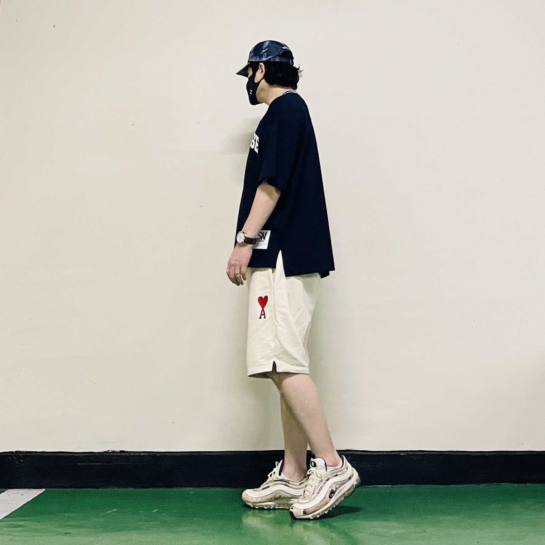 Nike Air Max 97 Newspaper, GU x Undercover Football T-Shirt Navy 착용 스타일 - 2