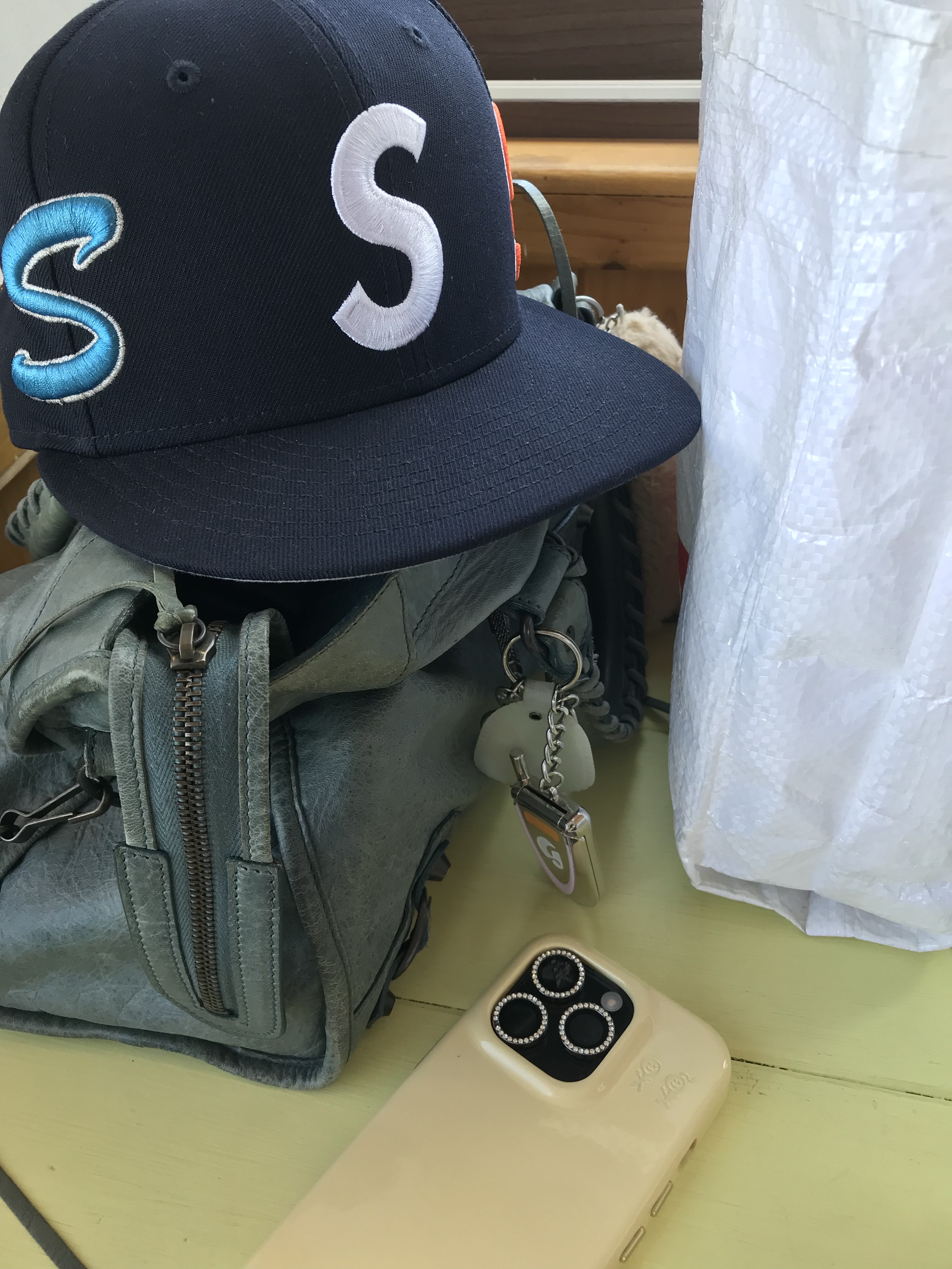 Supreme Multi S Logo New Era Navy - 25SS, Glossier Cell Phone Keychain - LA Exclusive 착용 스타일
