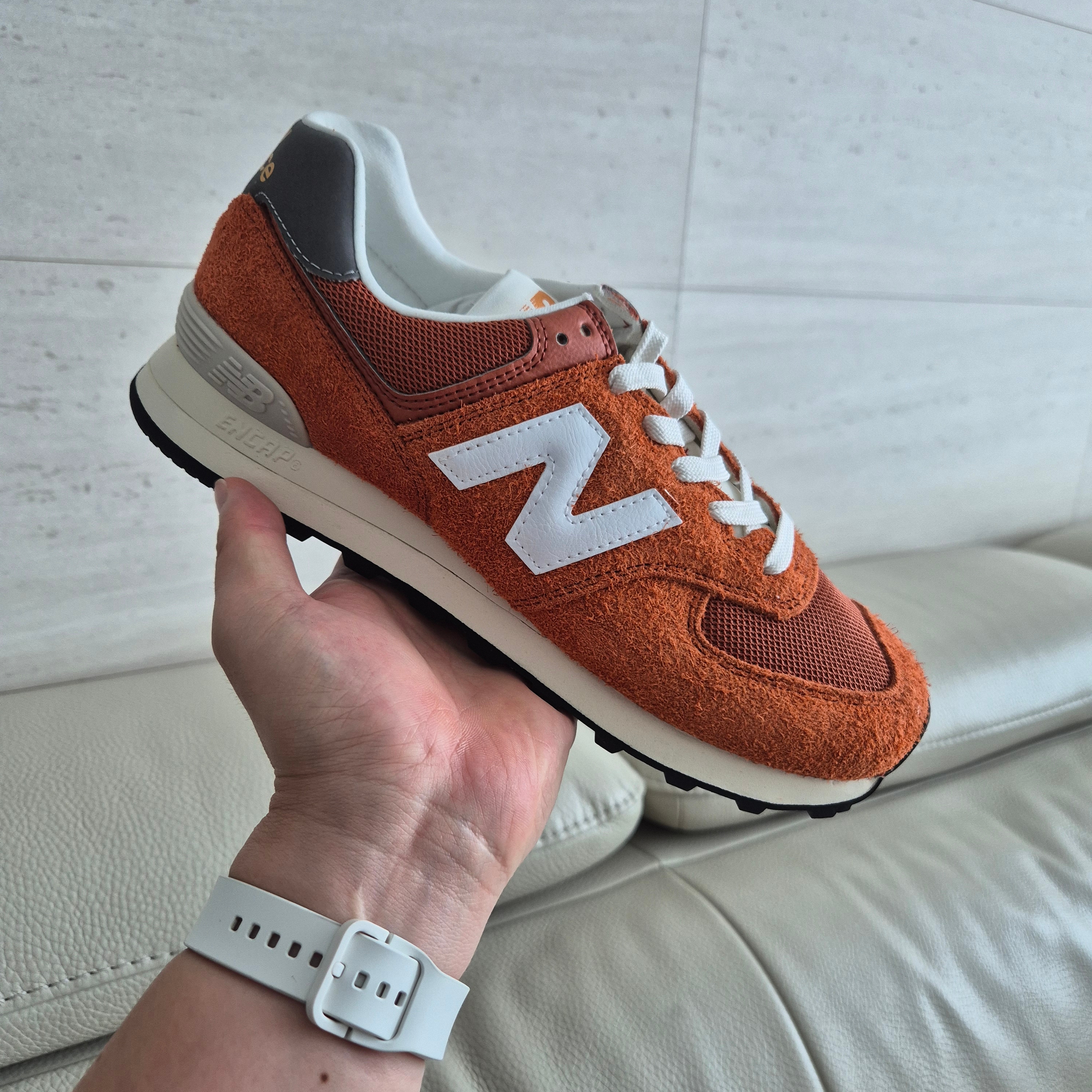 New Balance 574 Heritage Orange Burst White 착용 스타일
