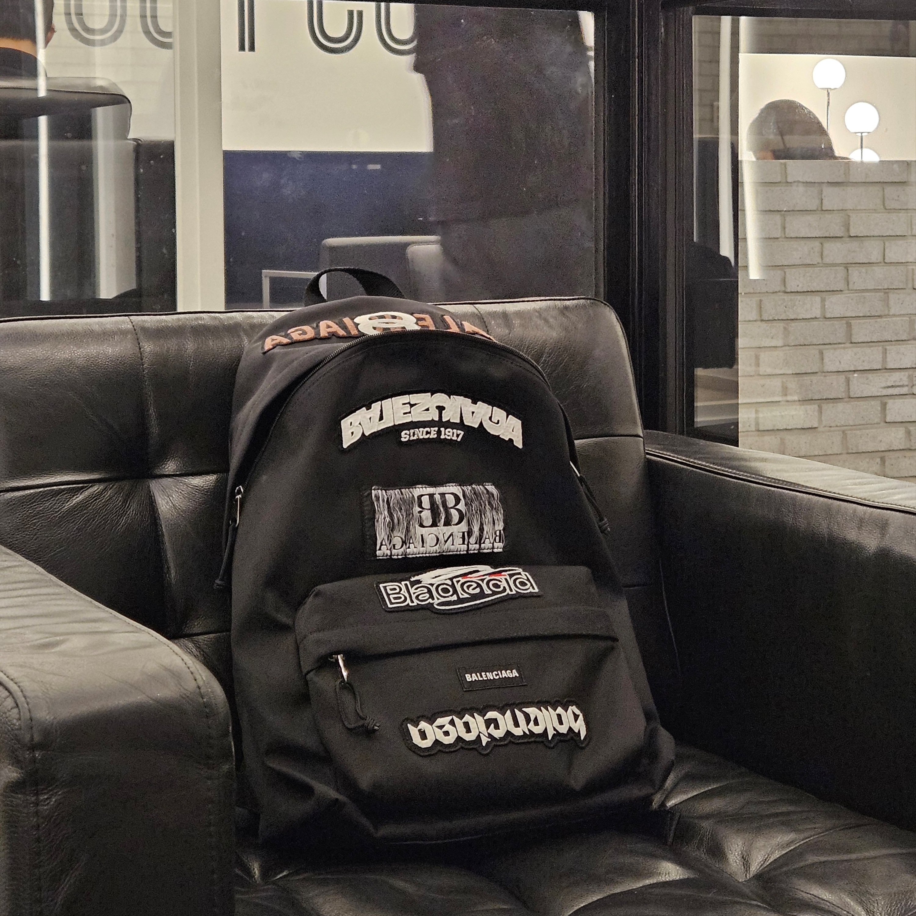Balenciaga Explorer Backpack Black 착용 스타일