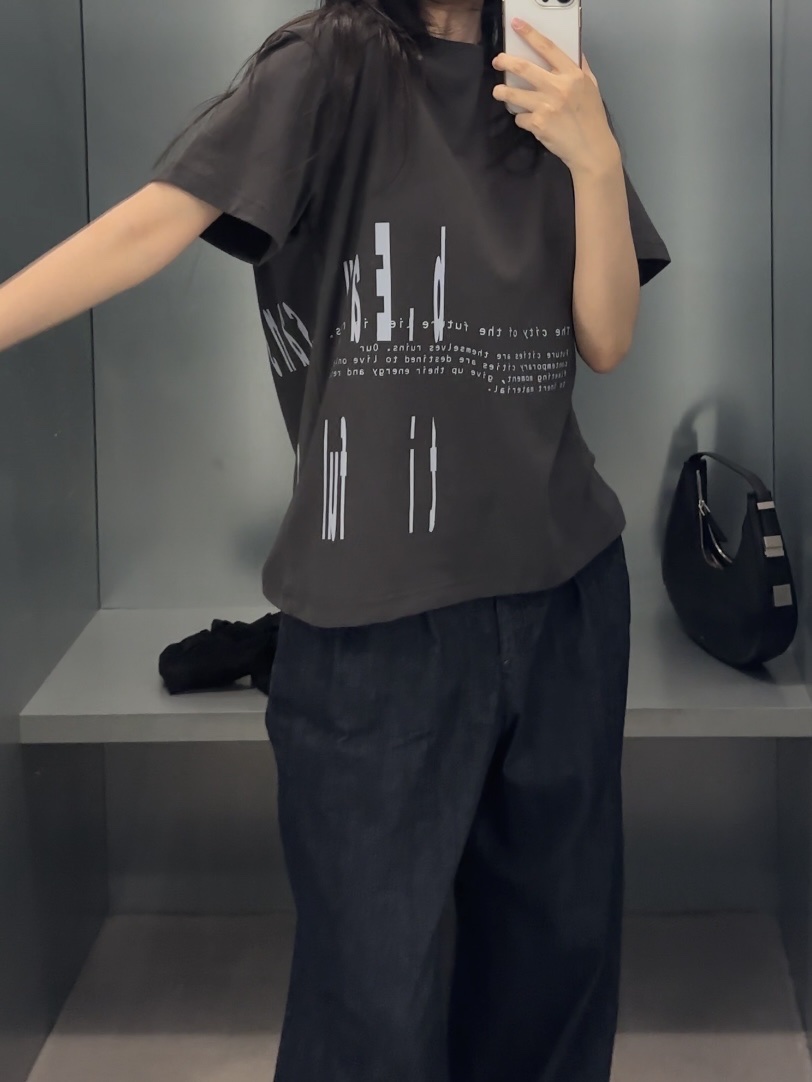 Sansan Gear X b.E Haikyo T-Shirts Charcoal 착용 스타일