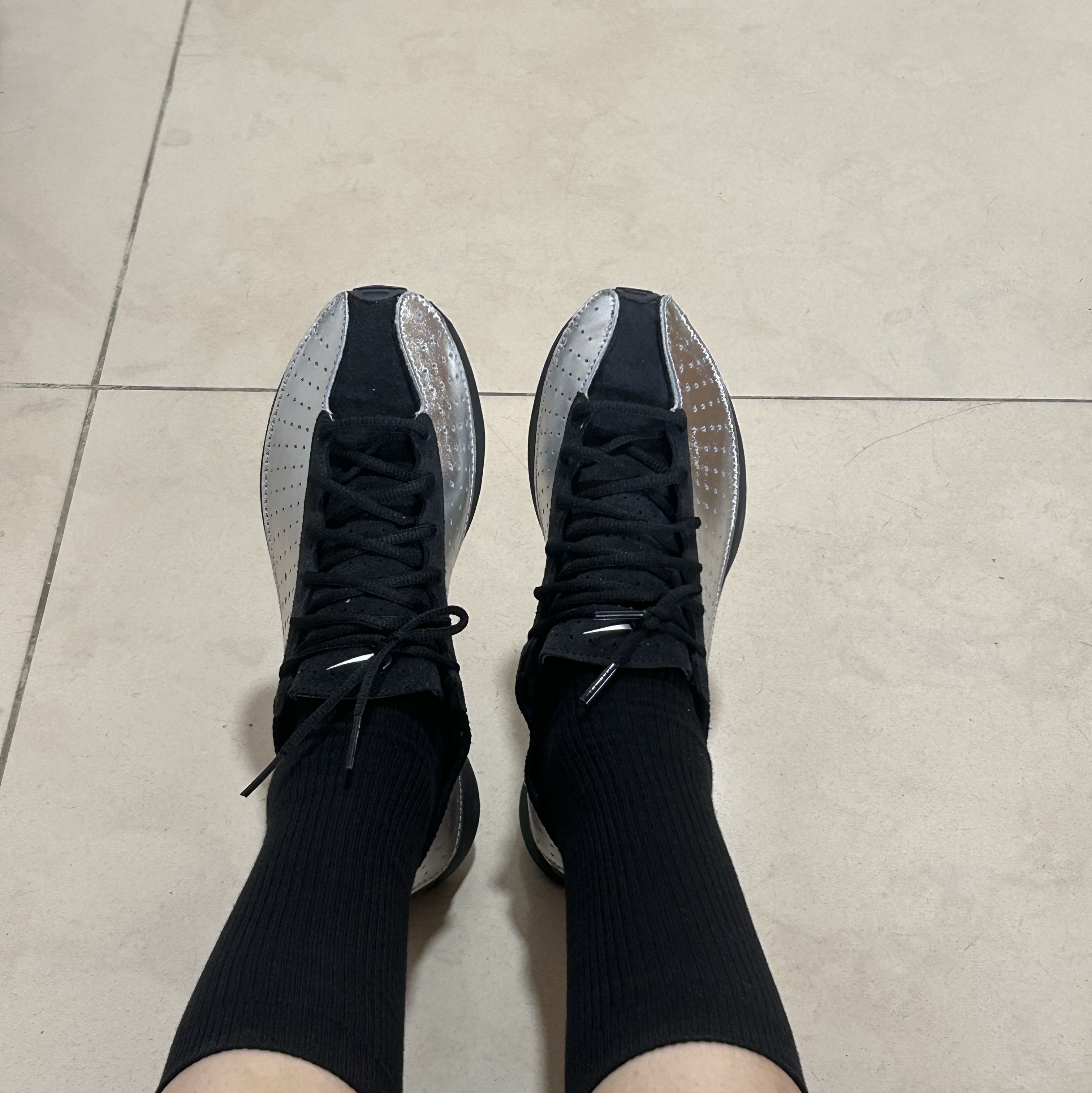 (W) Nike Air Superfly Metallic Silver and Black 착용 스타일