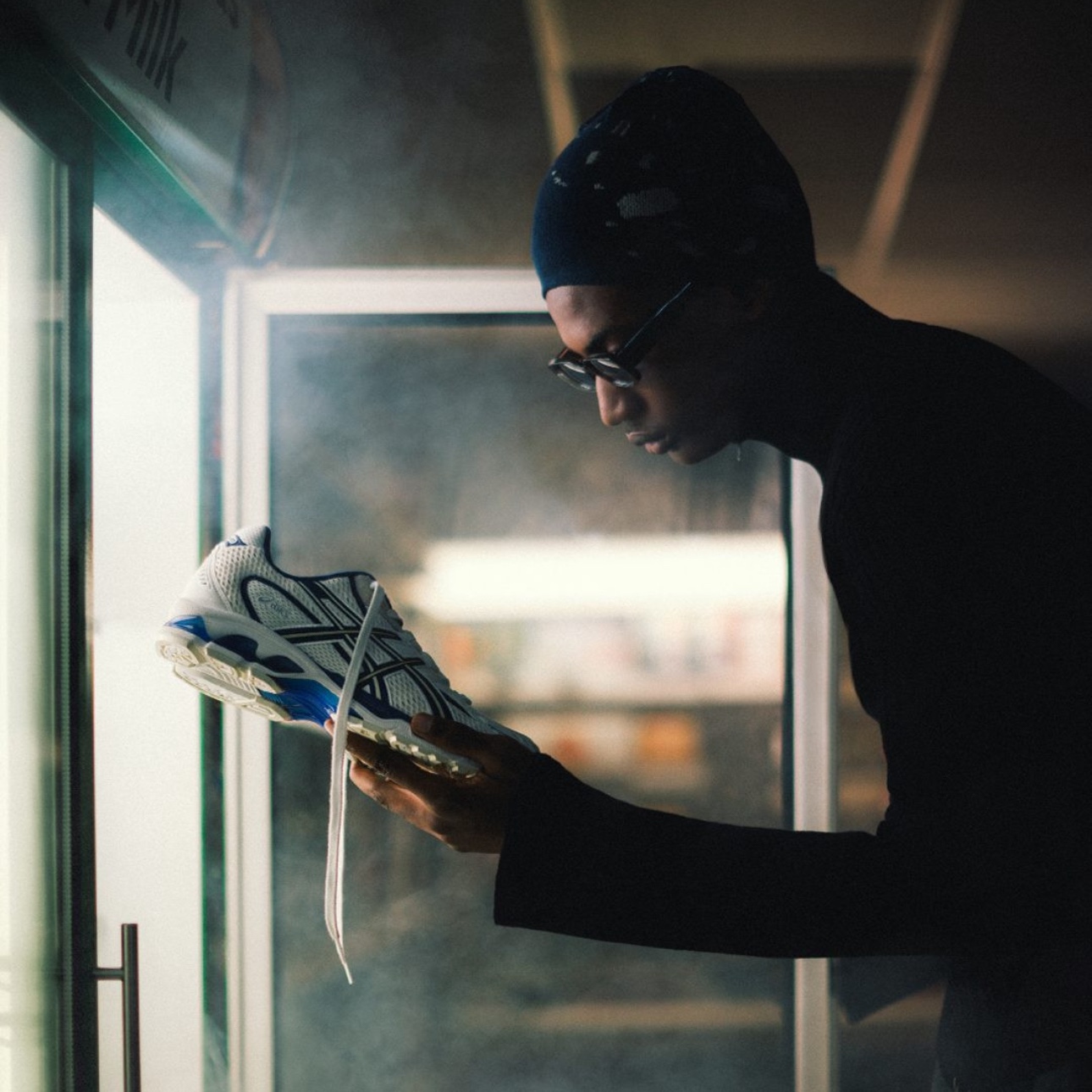 Asics x END. Gel-Nimbus 10.1 Snow White Sodalite Blue 착용 스타일 - 3