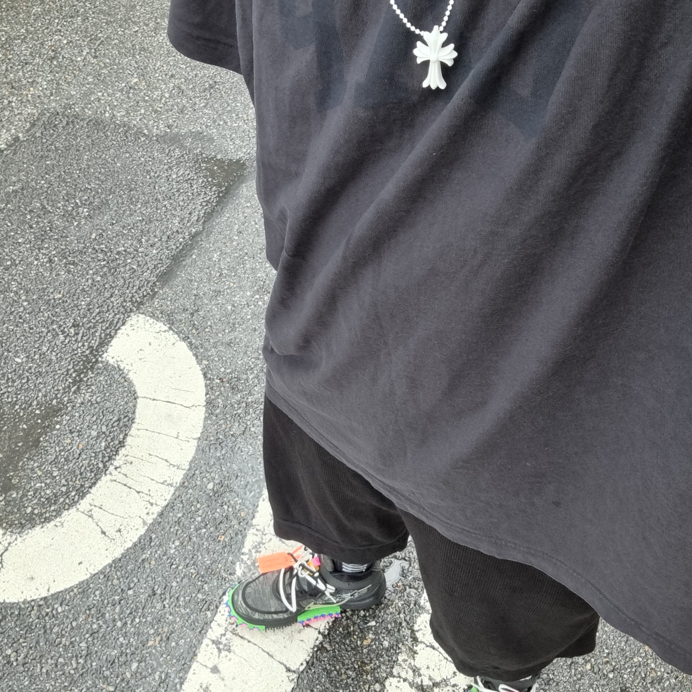 Jordan 1 x Travis Scott Retro High OG SP Mocha, Chrome Hearts Silichrome CH Cross Pendant White 2022/2023 착용 스타일 - 2