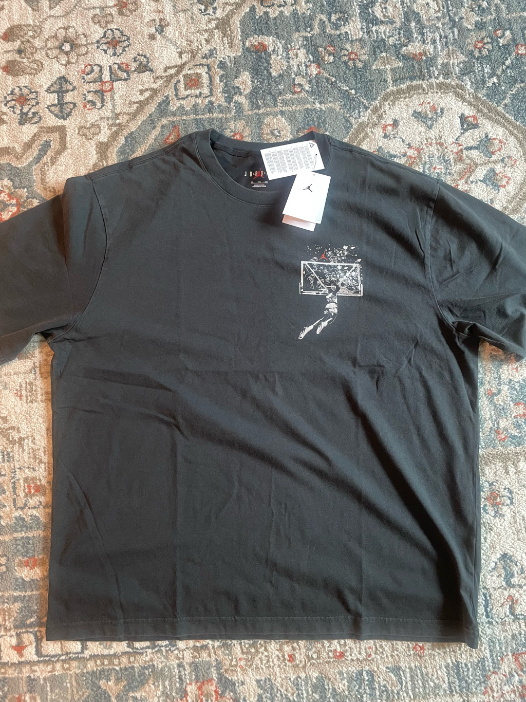 Jordan Brooklyn Oversized Graphic T-Shirt Off Noir Sail (IB3297-045) 착용 스타일 - 2