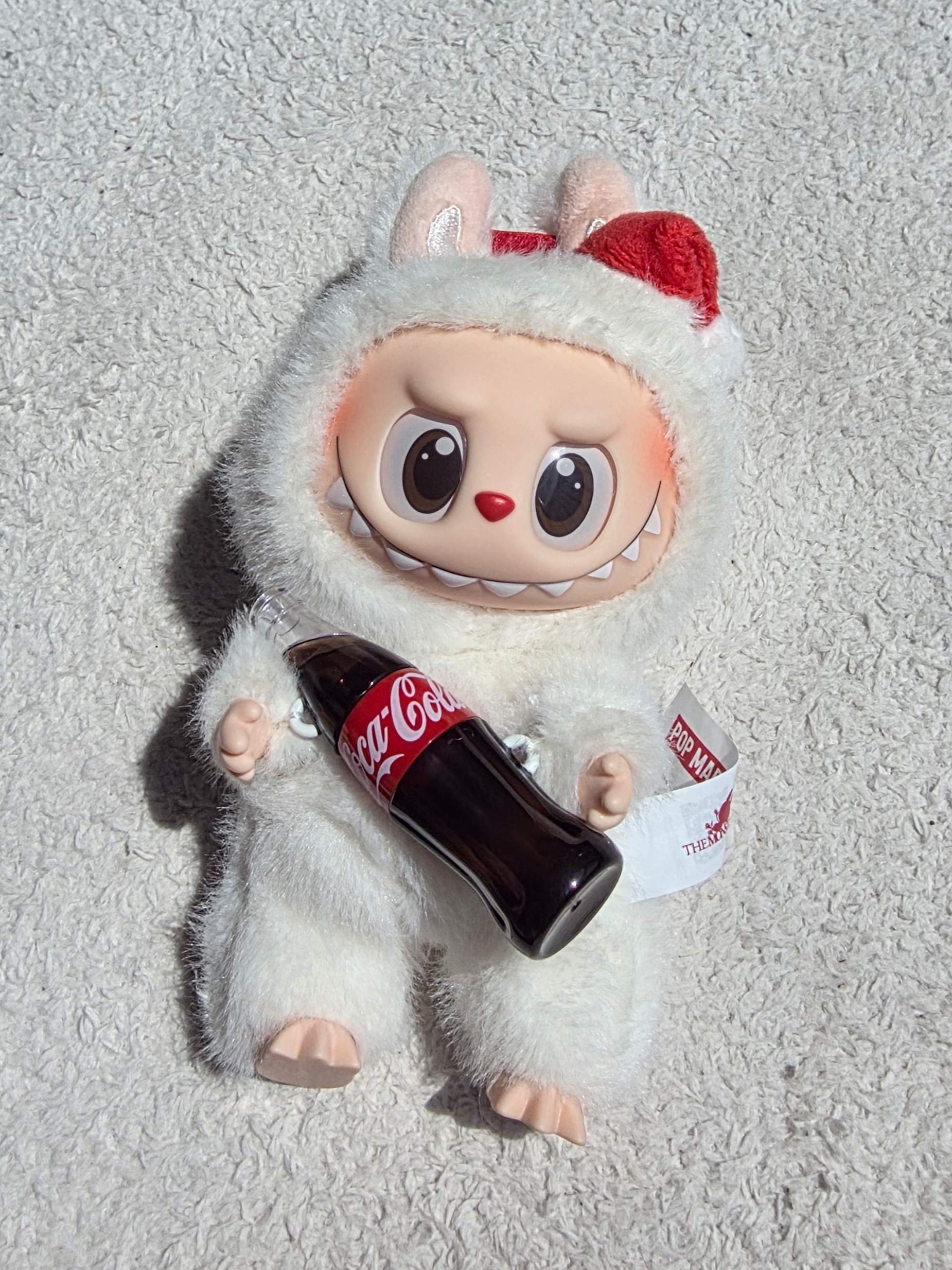 Pop Mart Labubu Coca Cola Series Surprise Shake Keyring (Opened Case) 착용 스타일 - 2