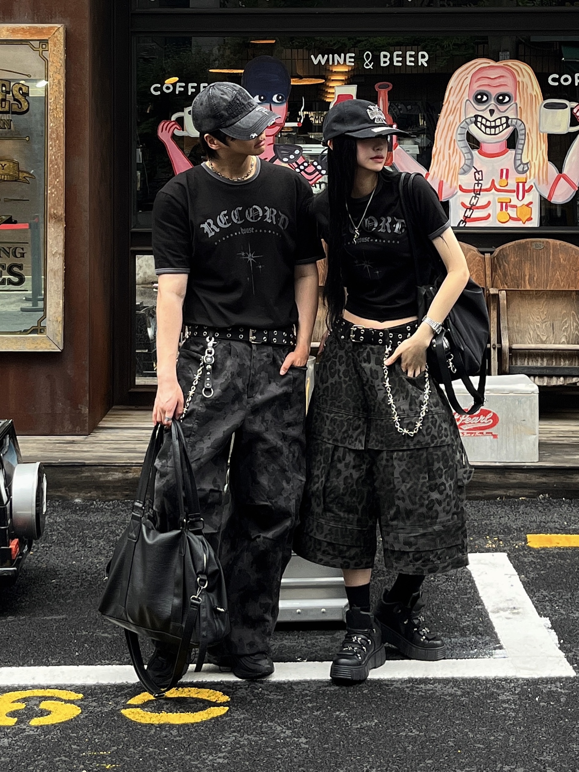 SLOW RECORD HOUSE Unisex RECORD Ringer Tee Black 착용 스타일 - 7