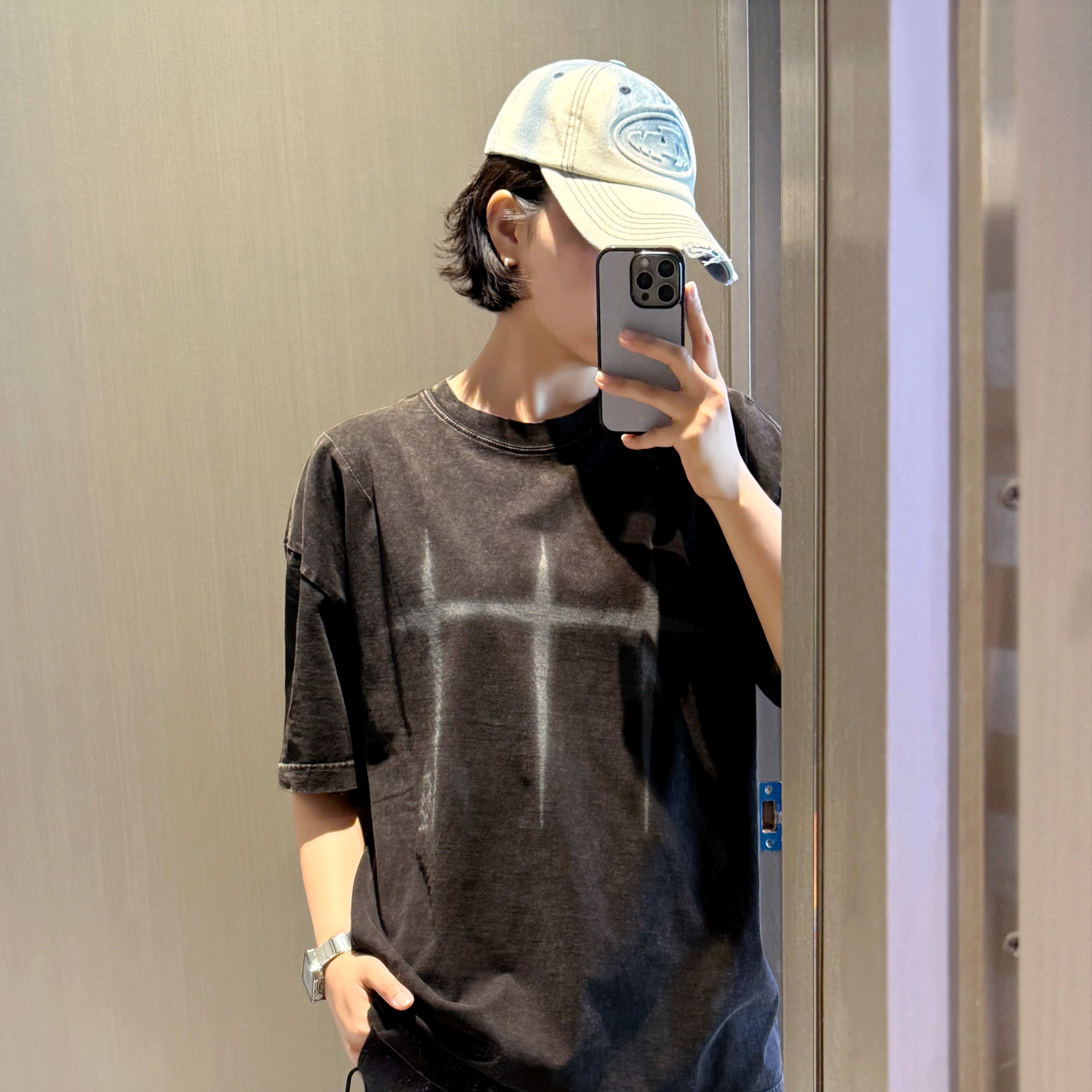 KZM Embo Logo Denim Ball Cap Blue 착용 스타일