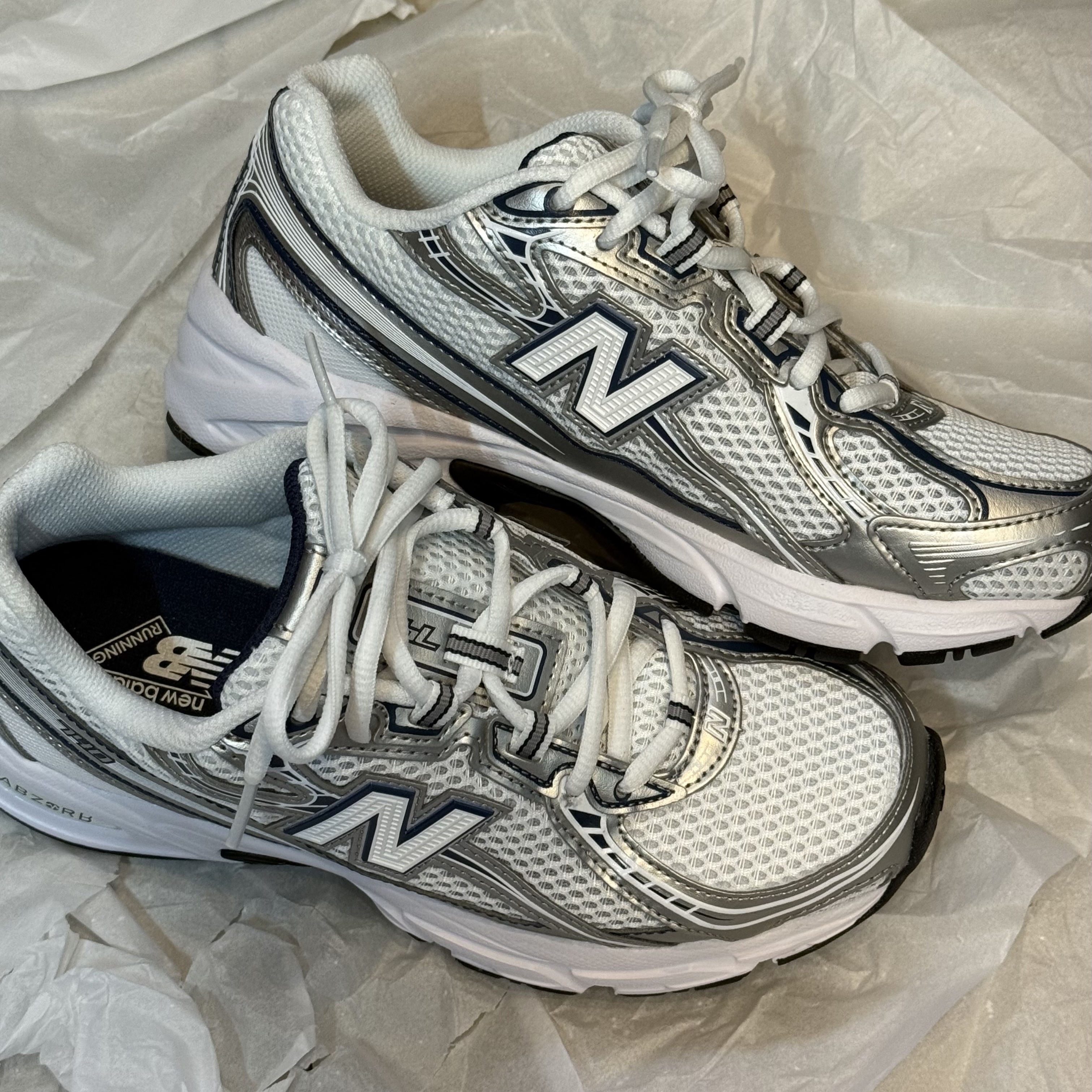 New Balance 740v2 Nb Navy White 착용 스타일 - 1