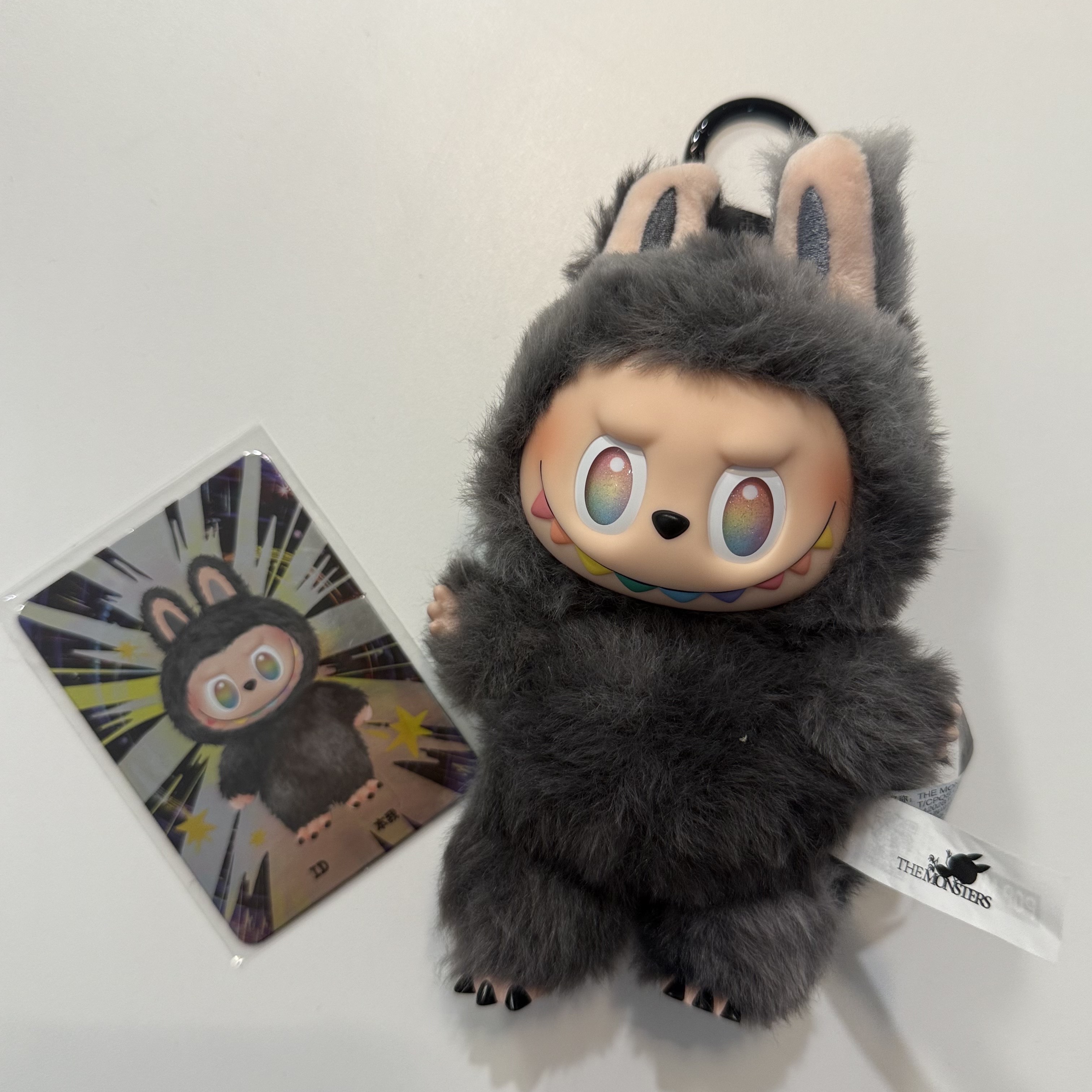 Pop Mart Labubu The Monsters Highlight Series Sealed Case (6 Blind Boxes) 착용 스타일